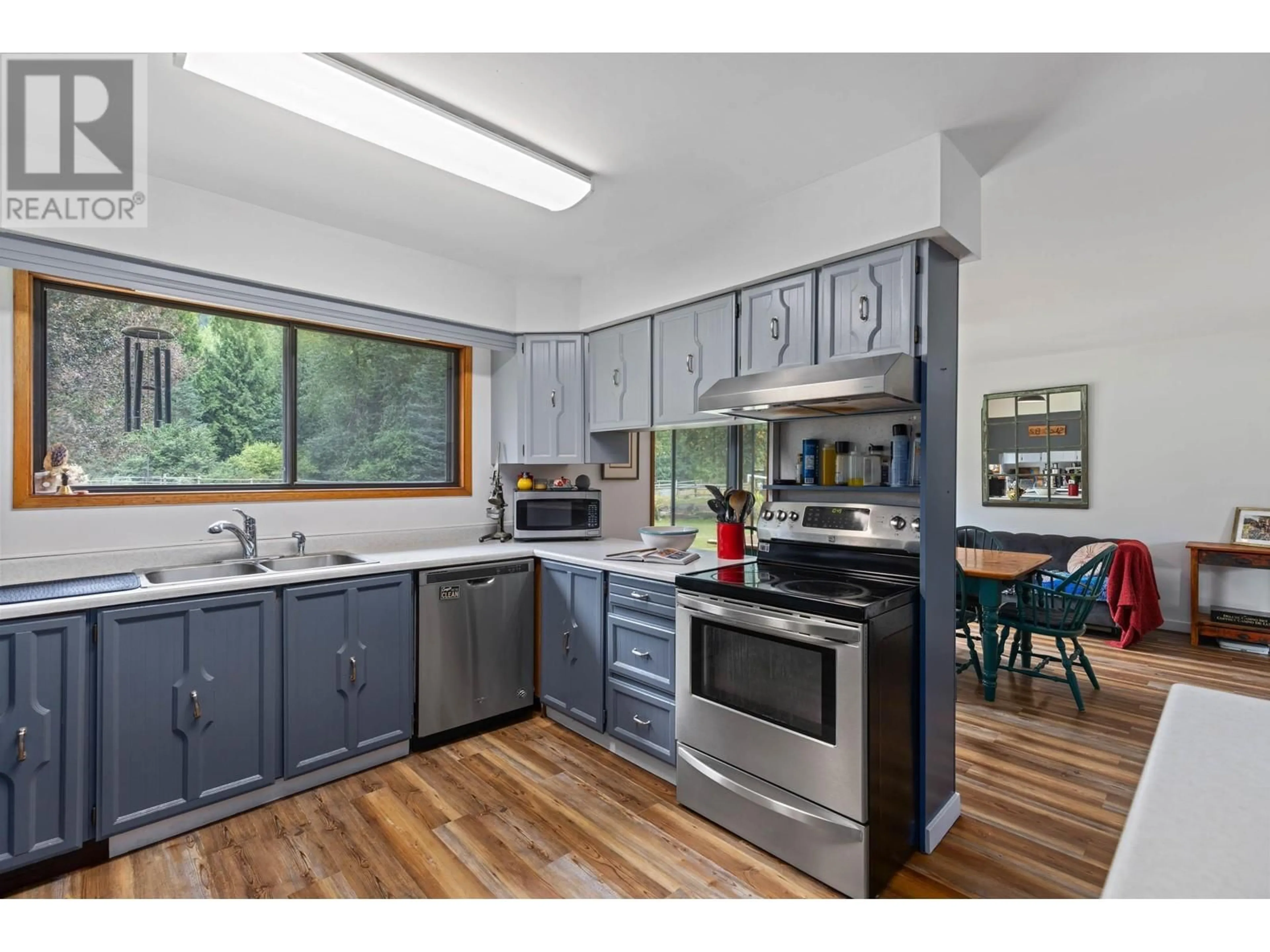 Open concept kitchen, unknown for 8988B PEMBERTON MEADOWS ROAD, Pemberton British Columbia V0N2L2