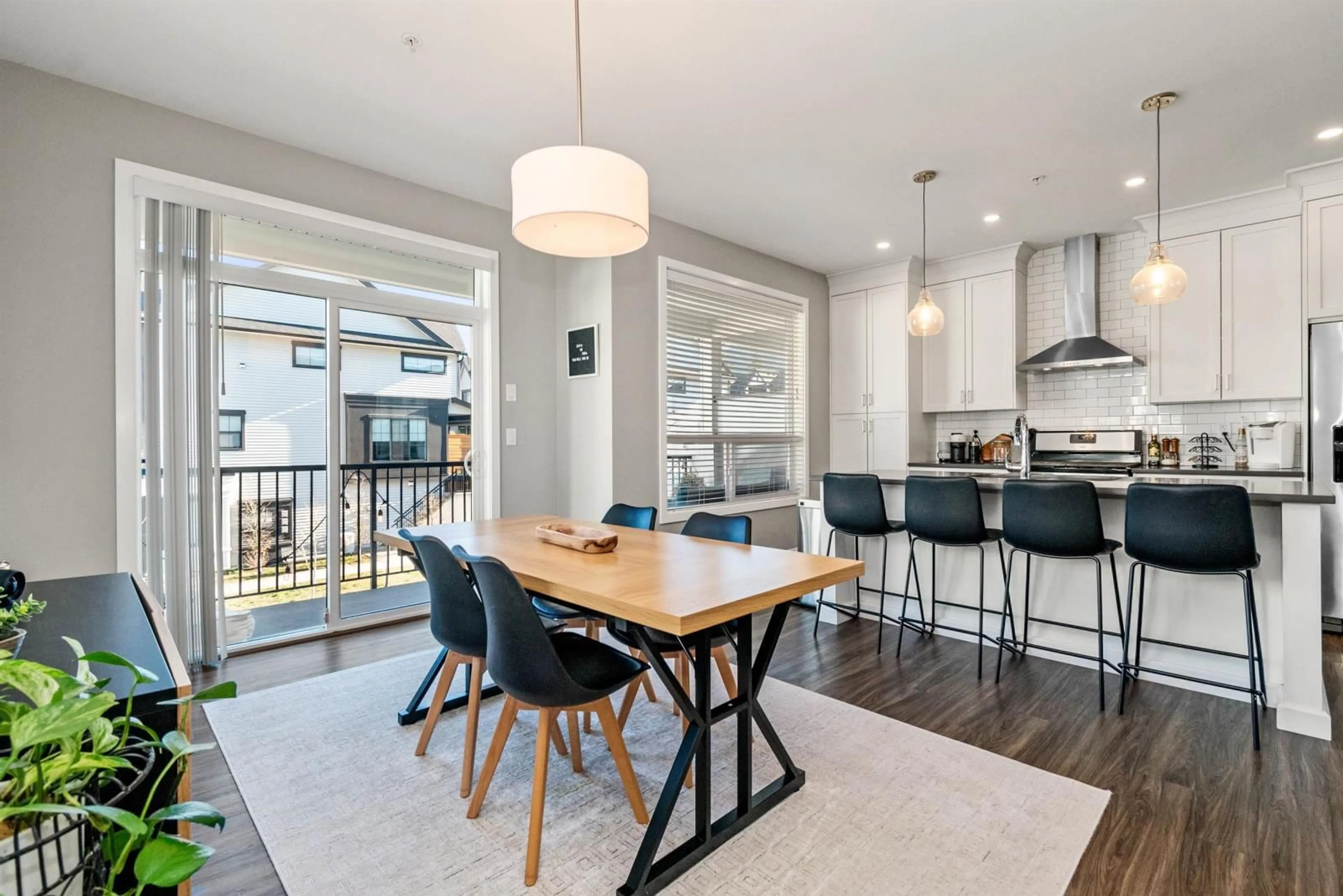 Open concept kitchen, unknown for 5560 DRIFTWOOD STREET|Sardis South, Chilliwack British Columbia V2R6A3