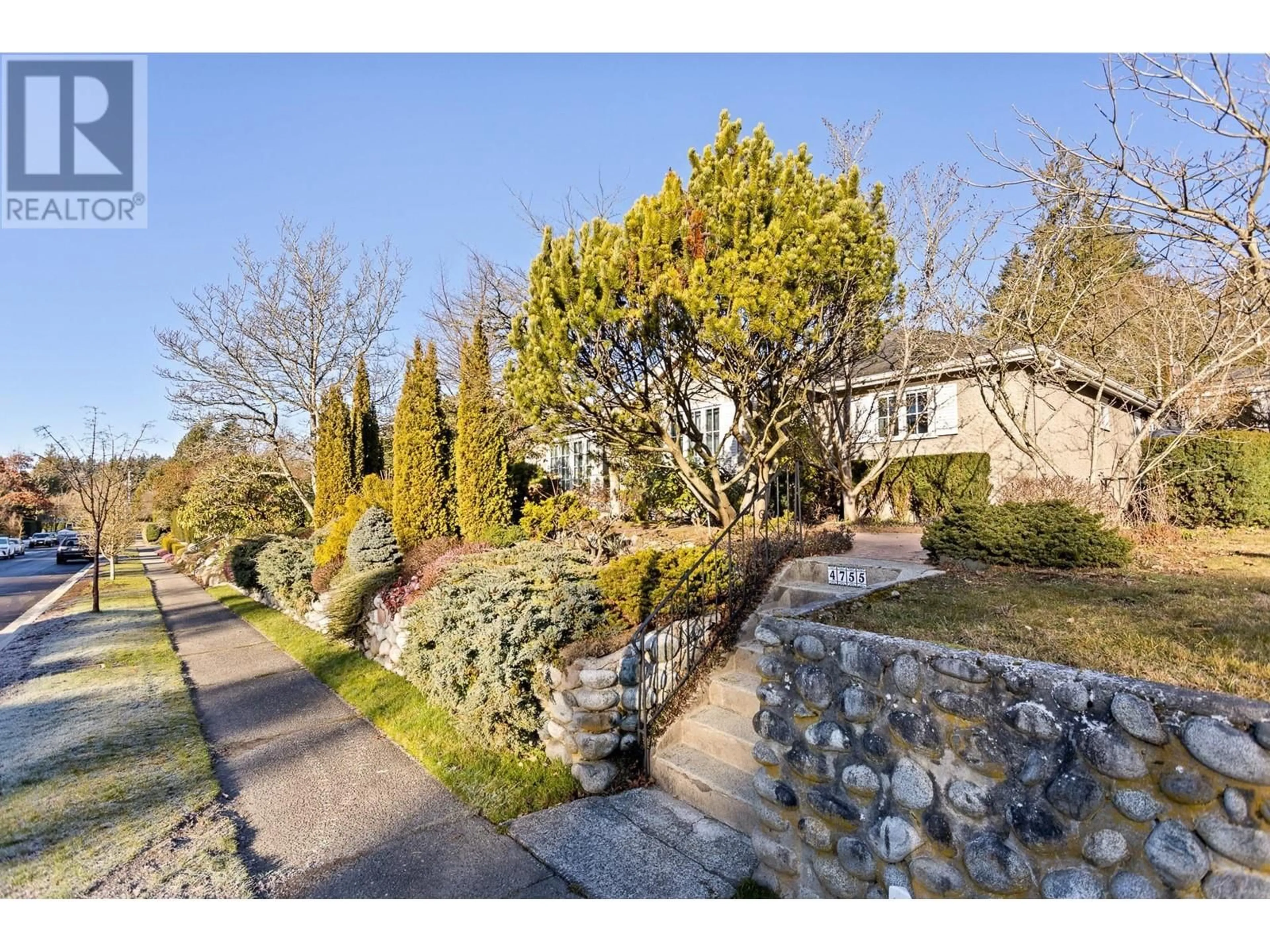 A pic from outside/outdoor area/front of a property/back of a property/a pic from drone, street for 4755 W 7TH AVENUE, Vancouver British Columbia V6T1C7