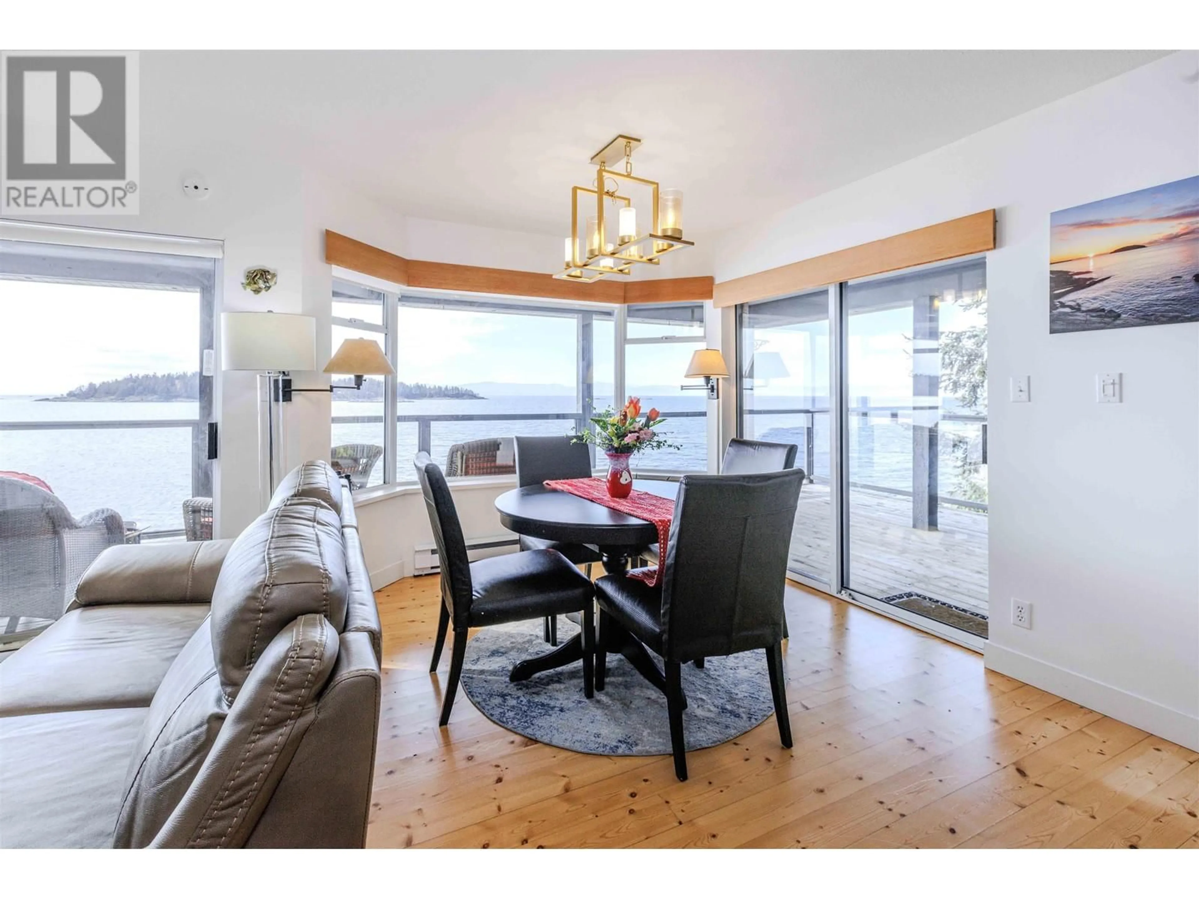 Dining room, wood/laminate floor for 6643 SUNSHINE COAST HIGHWAY, Sechelt British Columbia V7Z0M9