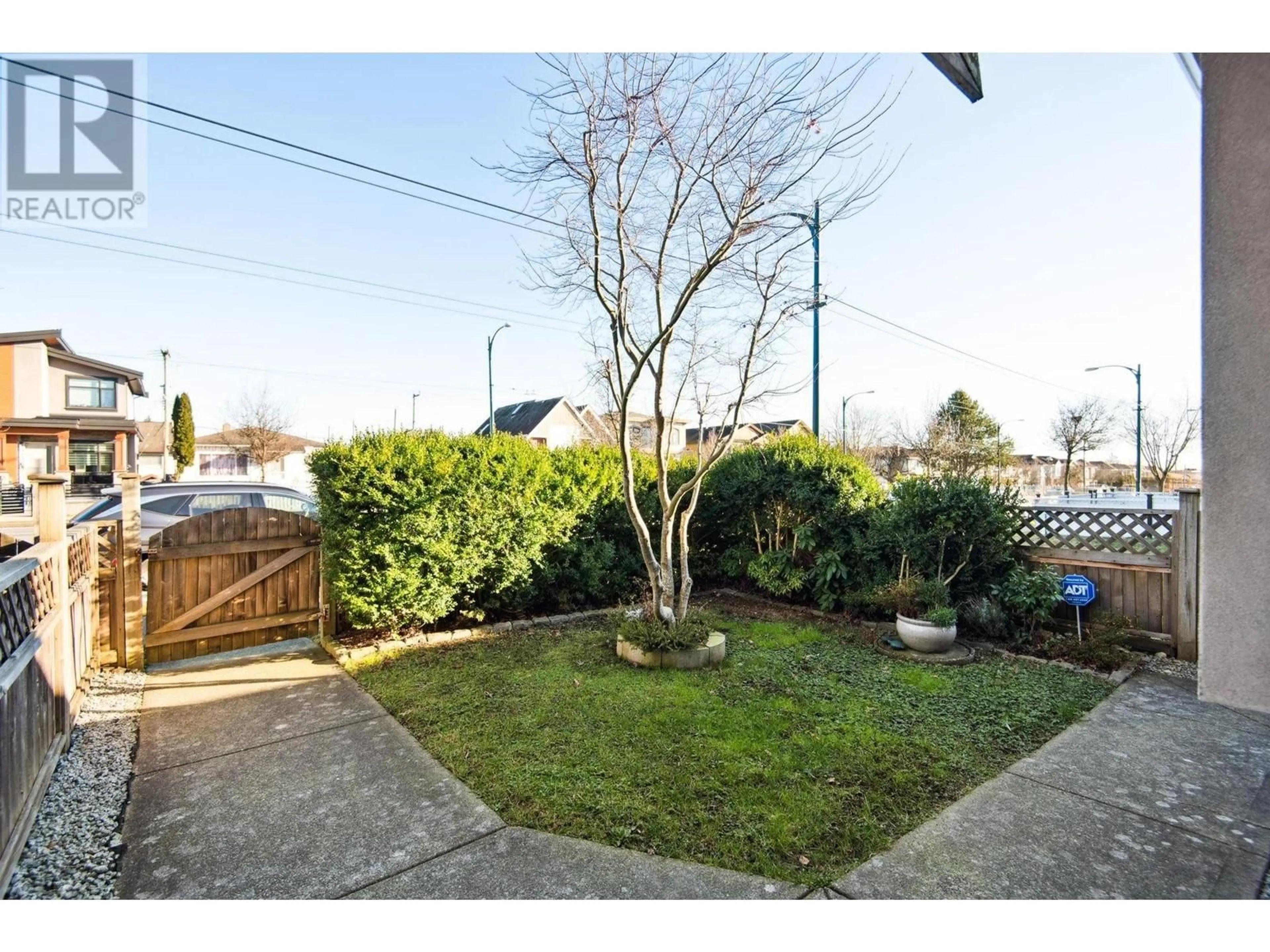 Patio, street for 6925 MAIN STREET, Vancouver British Columbia V5X3H6