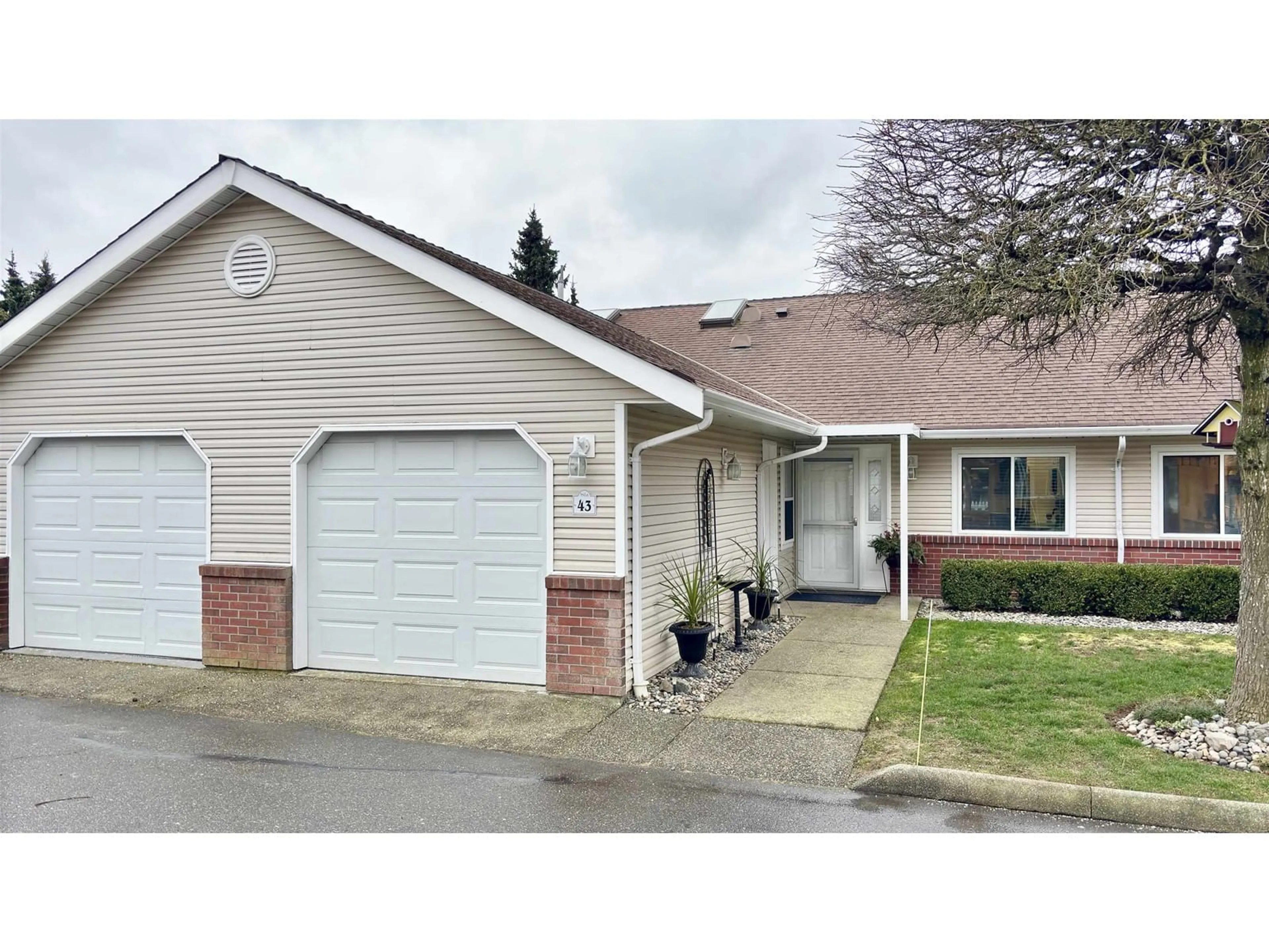 Home with vinyl exterior material, street for 43 2081 WINFIELD DRIVE, Abbotsford British Columbia V3G1C7