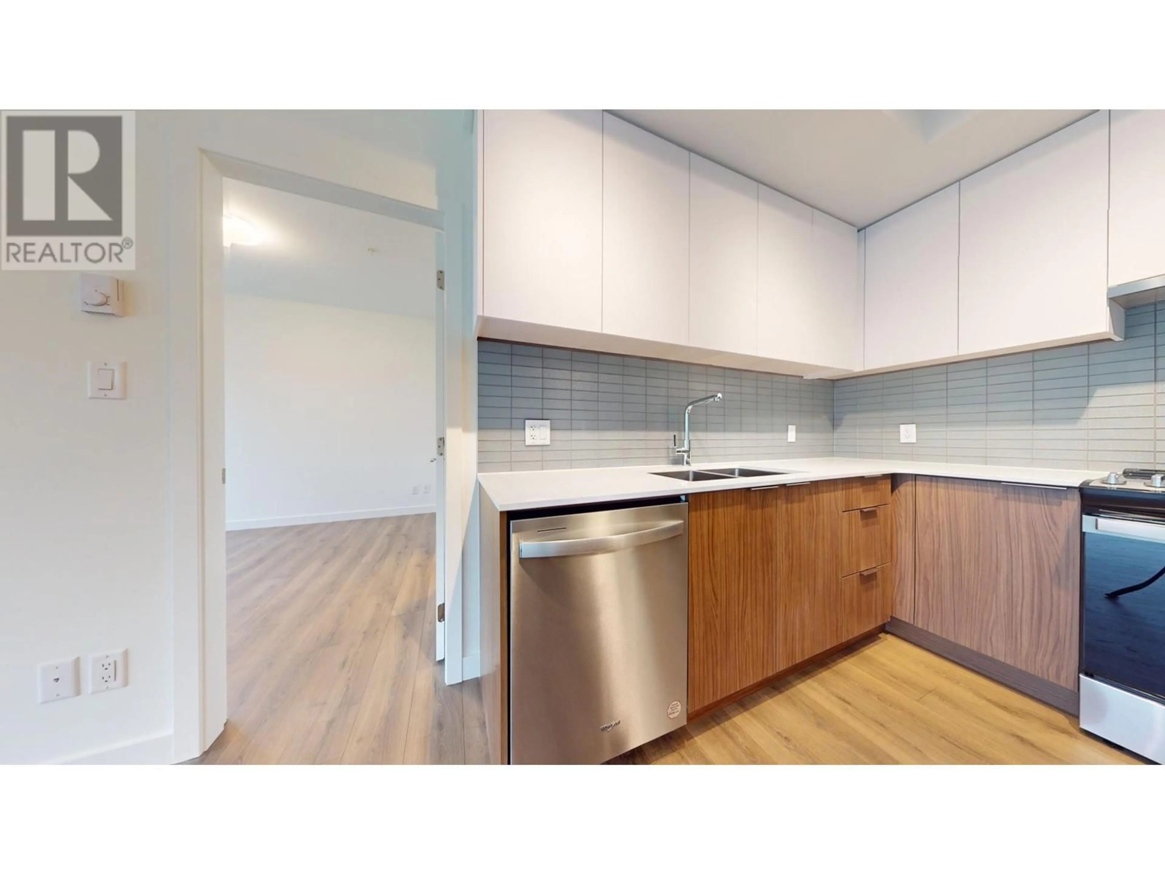 Standard kitchen, unknown for 407 - 1365 VICTORIA STREET, Squamish British Columbia V8B0C3