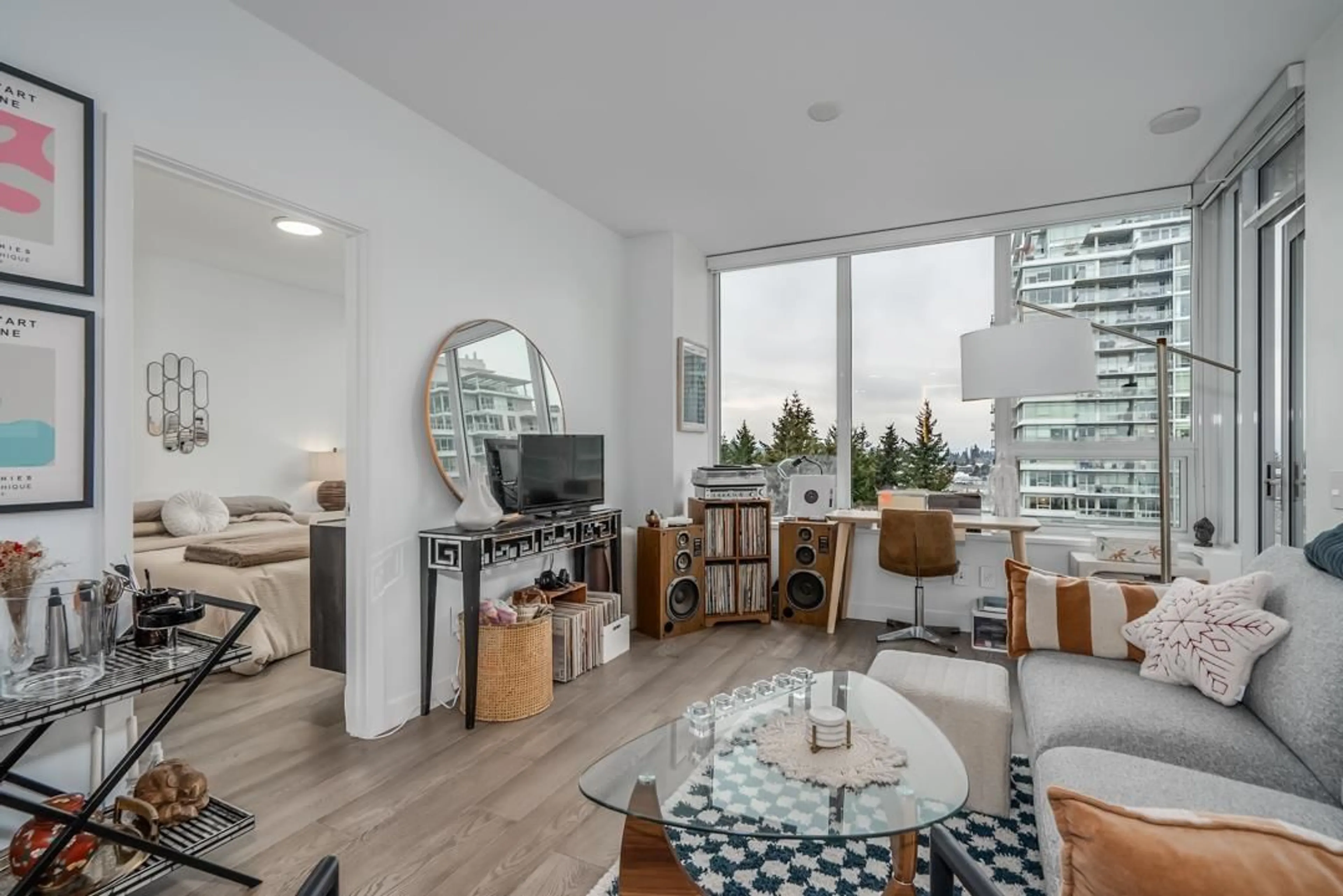 Living room with furniture, unknown for 1203 15165 THRIFT AVENUE, White Rock British Columbia V4B0C1