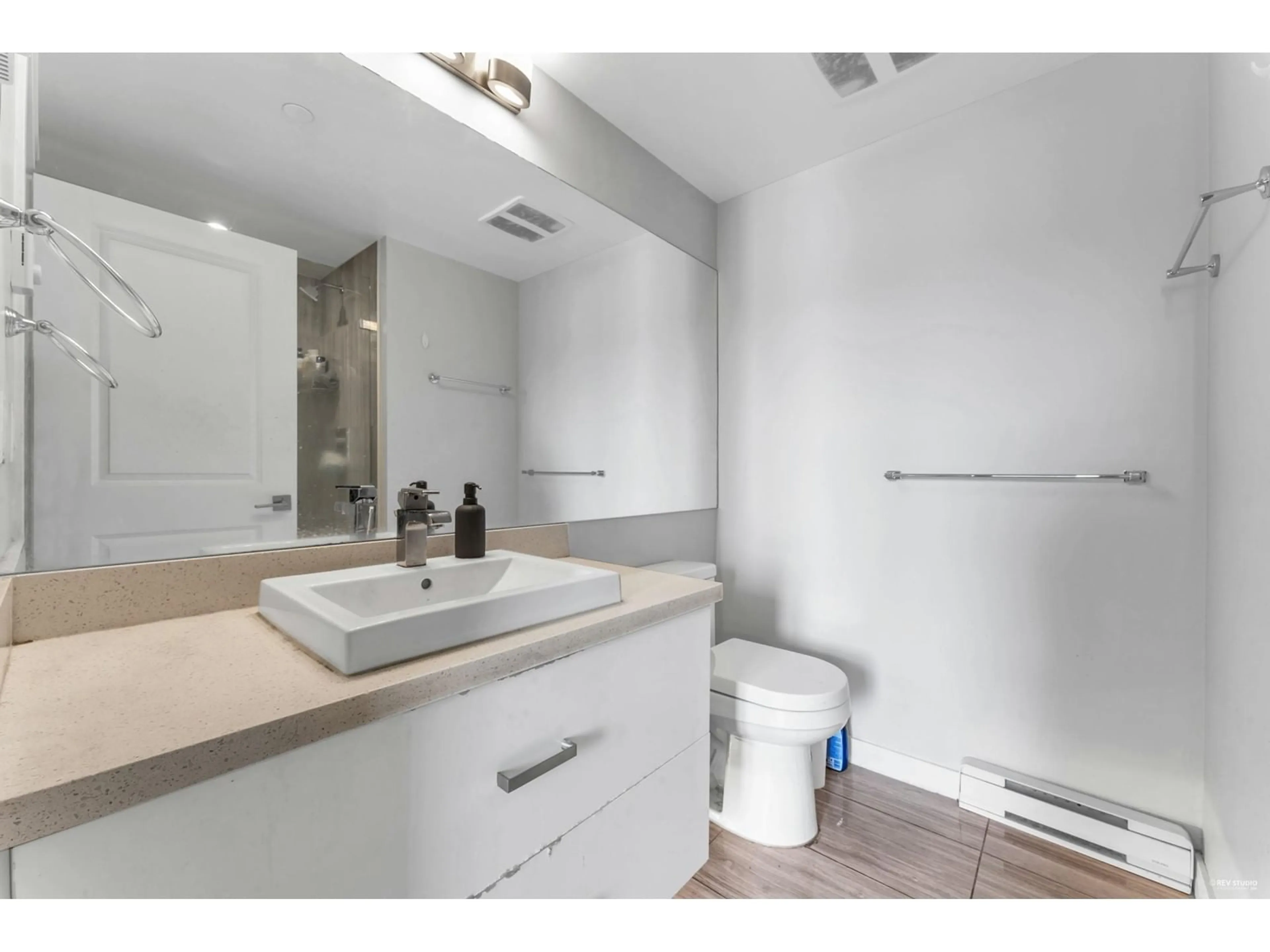 Standard bathroom, unknown for 301 - 11967 80, Delta British Columbia V4C0E2