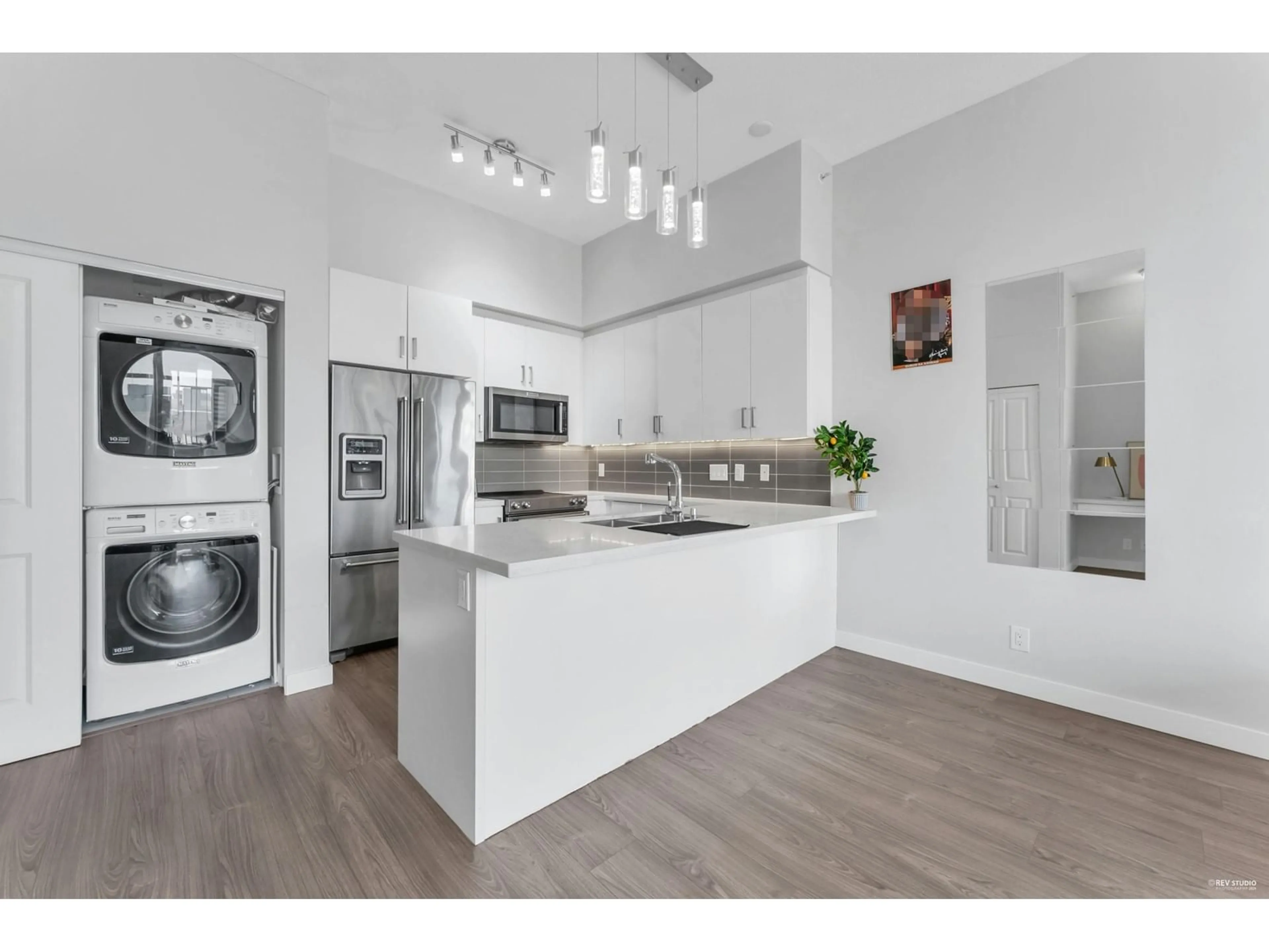 Open concept kitchen, unknown for 301 - 11967 80, Delta British Columbia V4C0E2