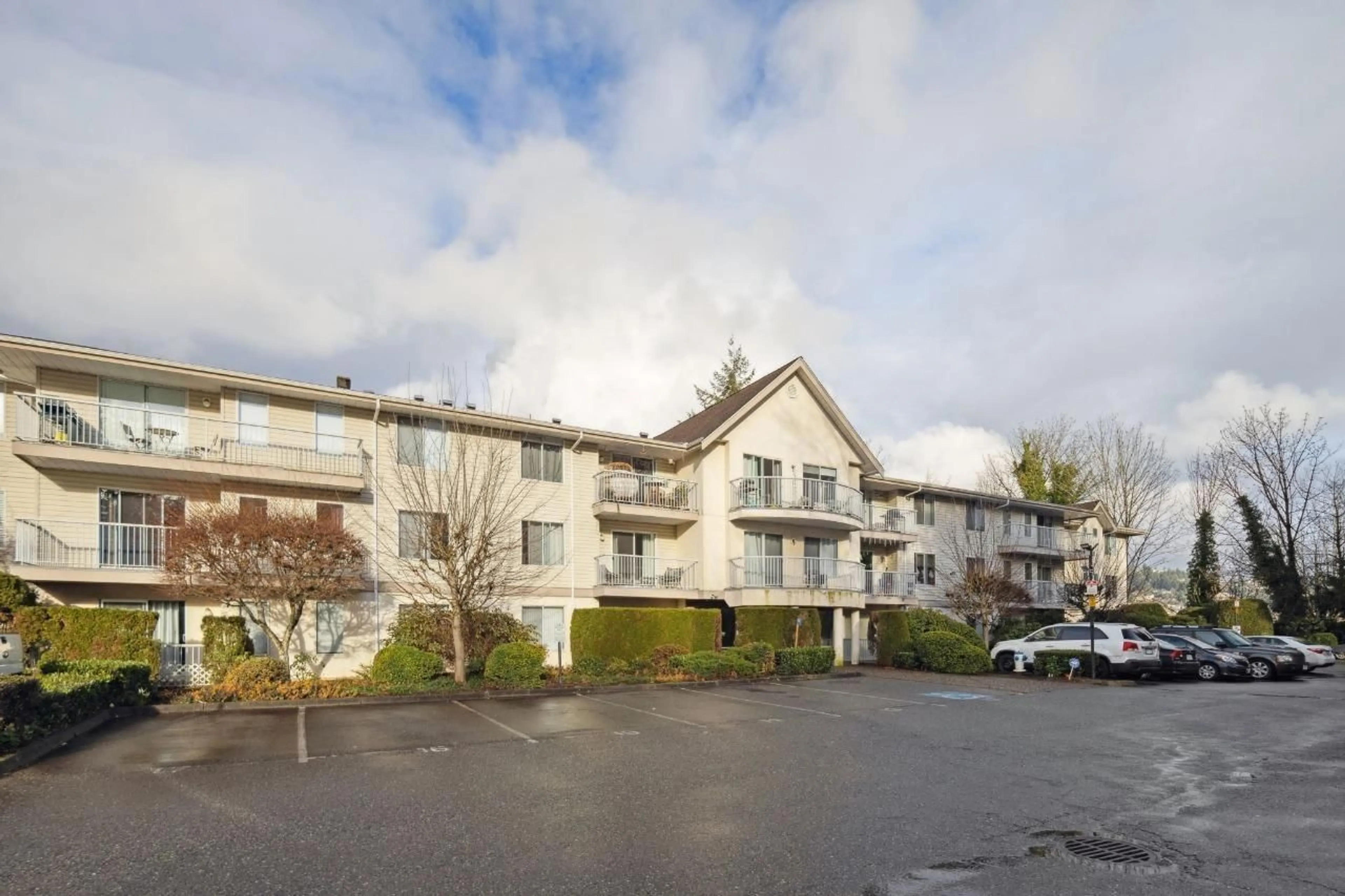 Patio, mountain view for 204 - 2130 MCKENZIE, Abbotsford British Columbia V2S3Z8