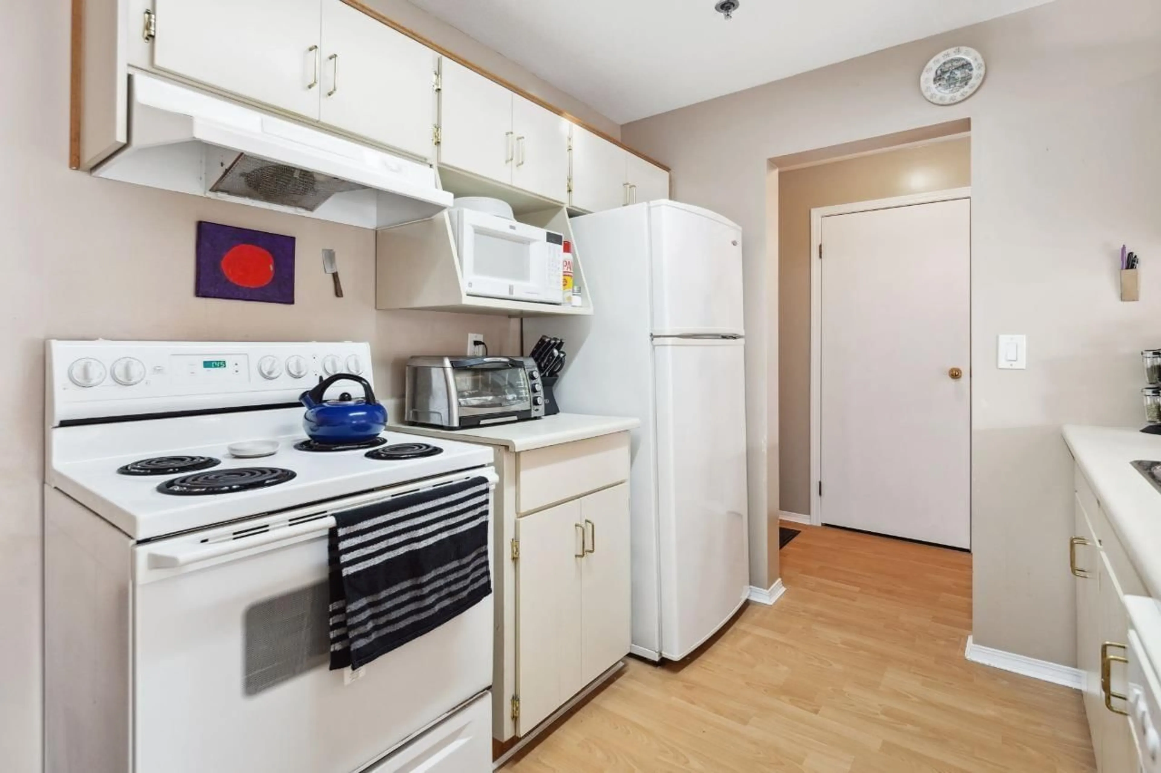 Standard kitchen, unknown for 204 - 2130 MCKENZIE, Abbotsford British Columbia V2S3Z8