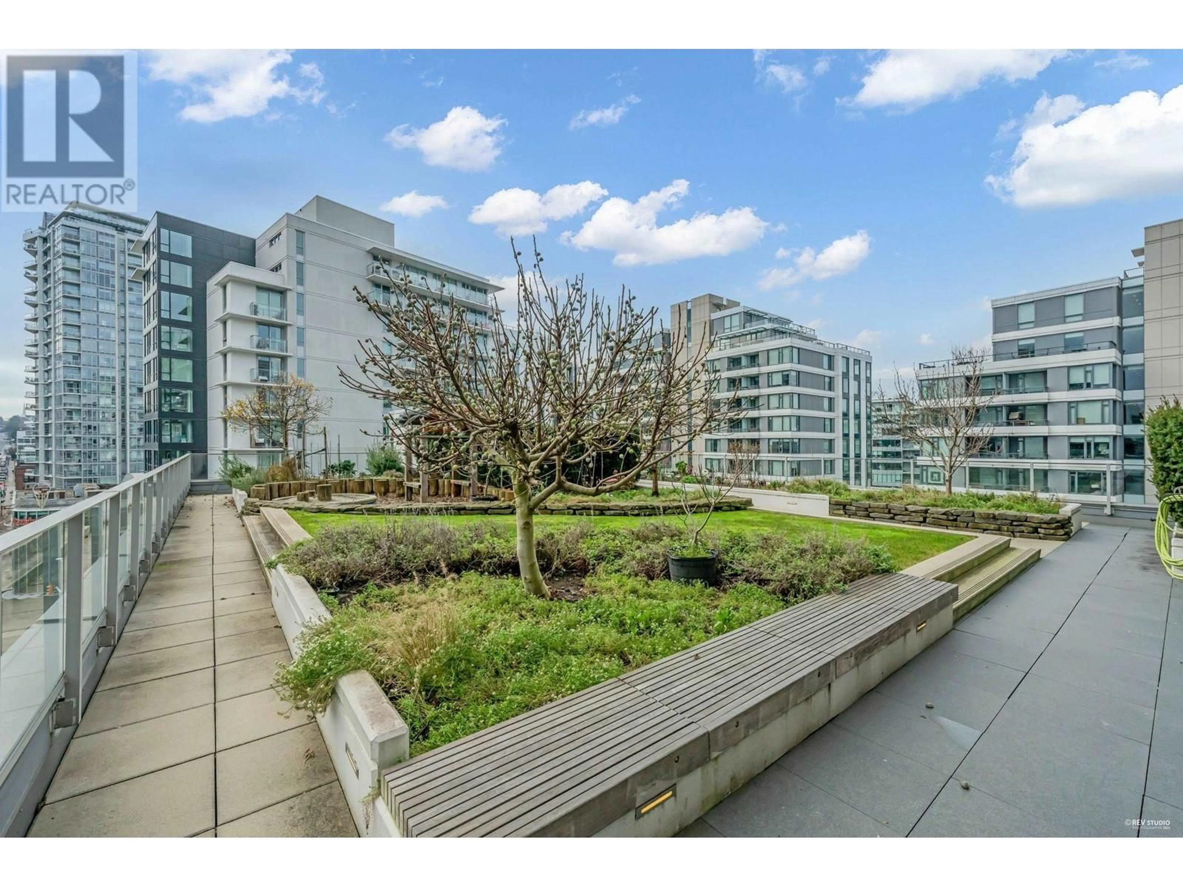 A pic from outside/outdoor area/front of a property/back of a property/a pic from drone, city buildings view from balcony for 1008 1661 QUEBEC STREET, Vancouver British Columbia V6A0H2