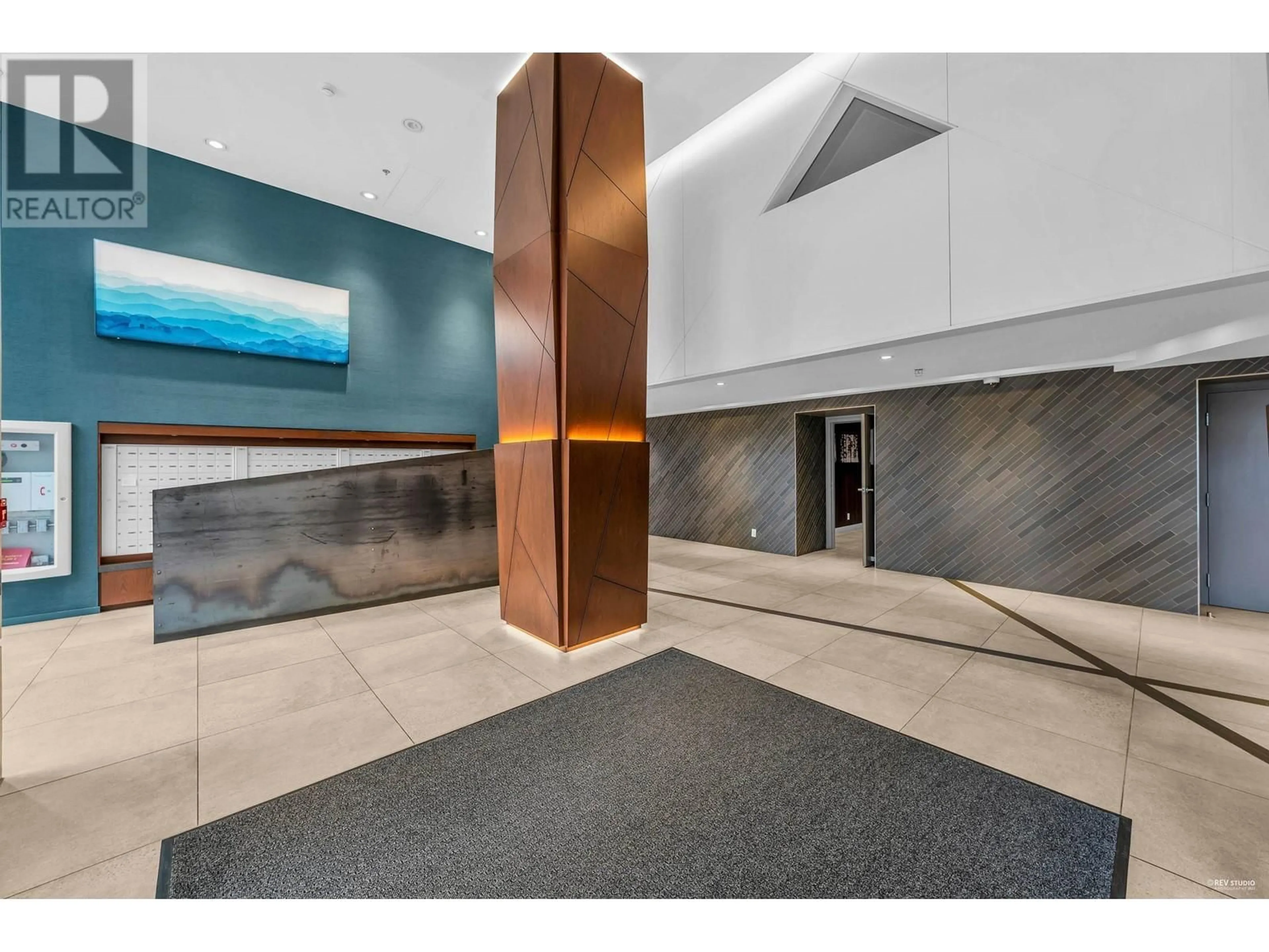 Indoor foyer for 1008 1661 QUEBEC STREET, Vancouver British Columbia V6A0H2