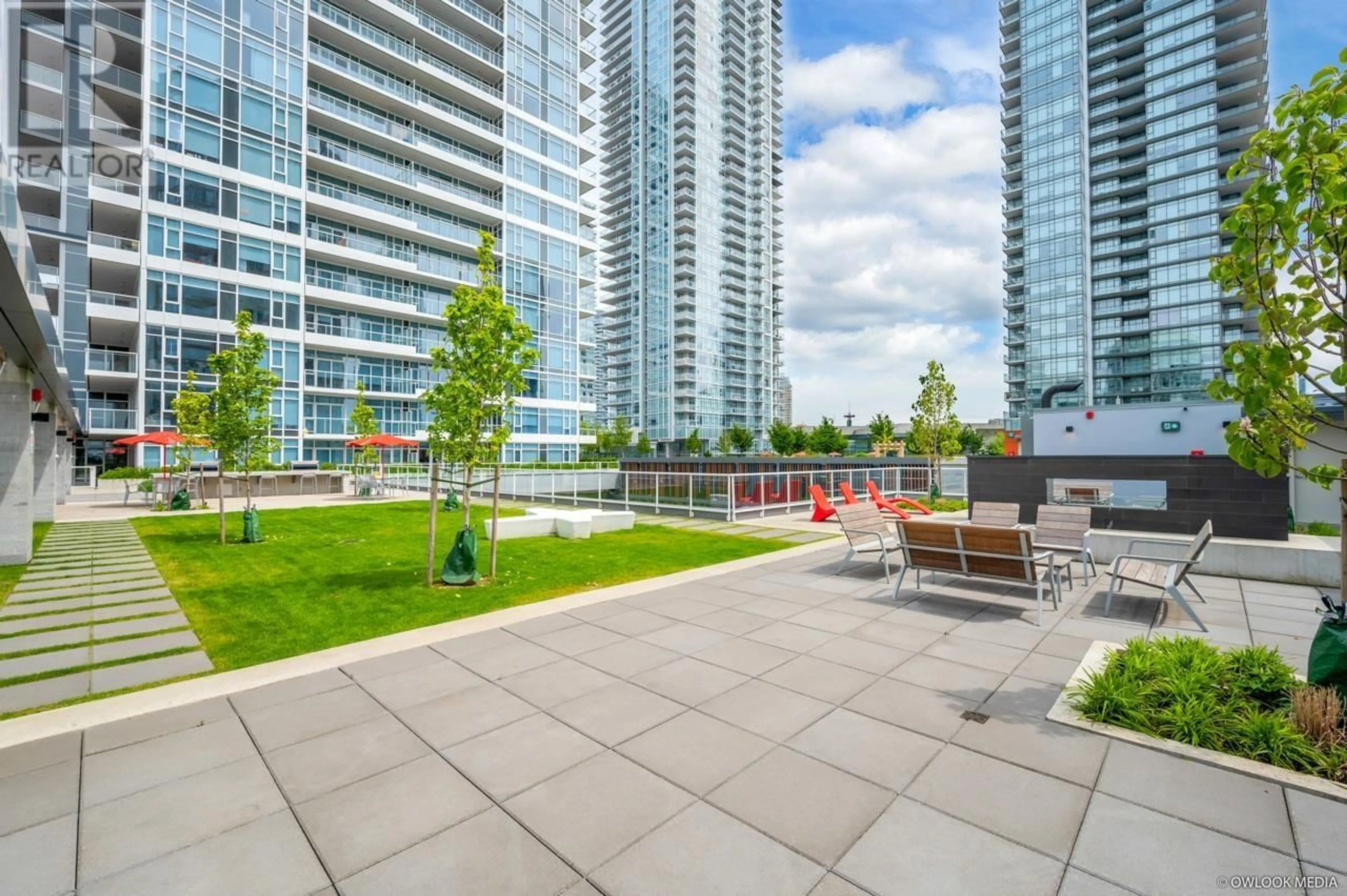 Patio, city buildings view from balcony for 1505 6080 MCKAY AVENUE, Burnaby British Columbia V5H0J4