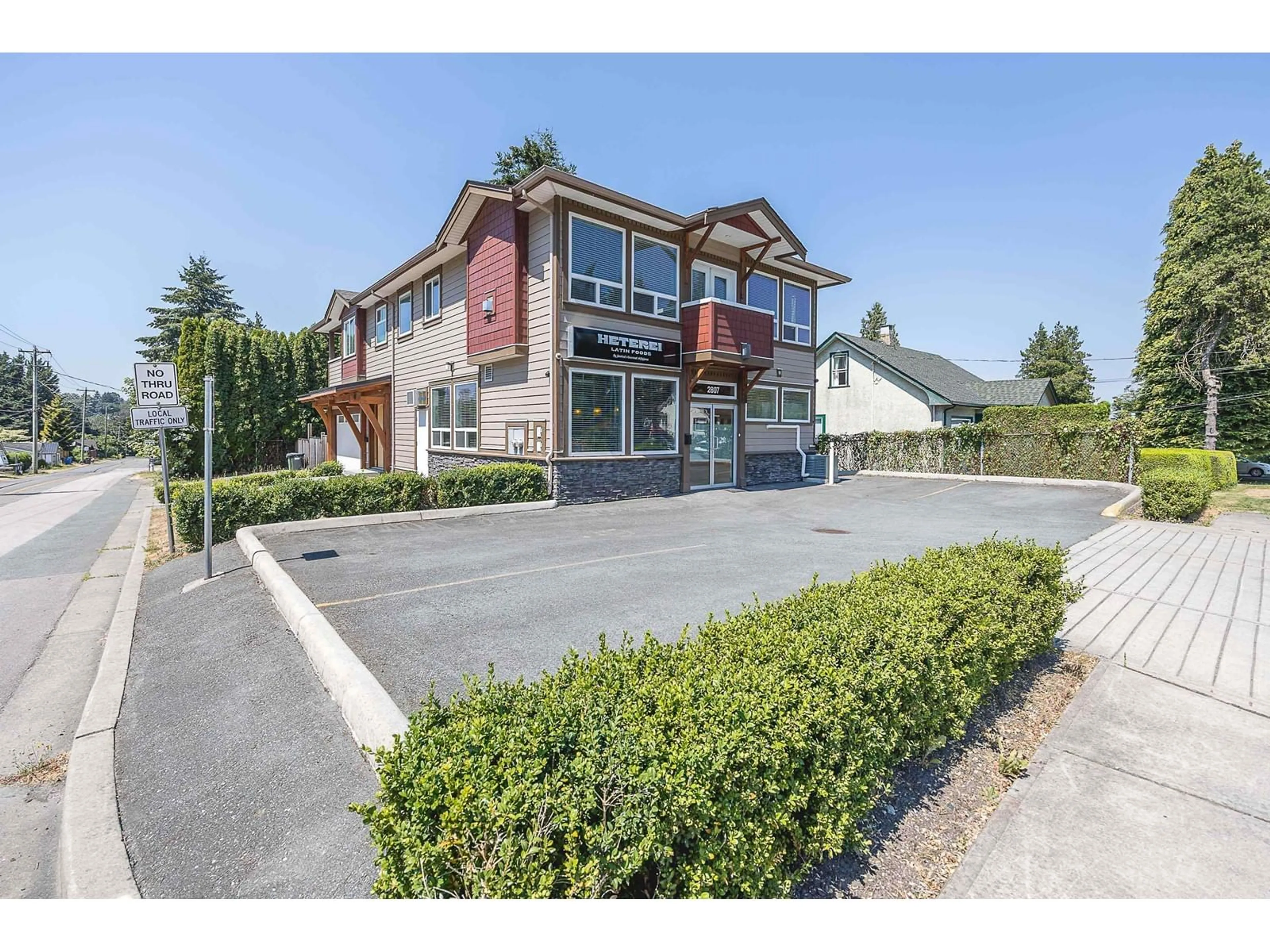 A pic from outside/outdoor area/front of a property/back of a property/a pic from drone, street for 2807 MAPLE STREET, Abbotsford British Columbia V2S3Y9