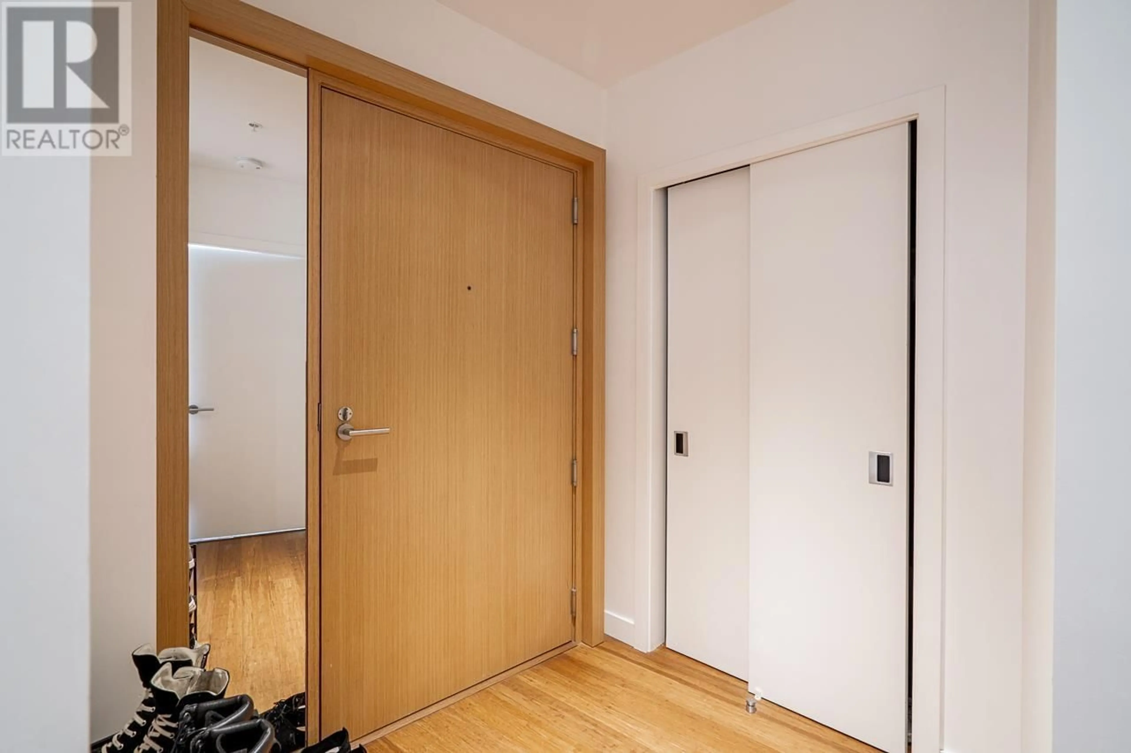Indoor entryway for 4805 - 777 RICHARDS STREET, Vancouver British Columbia V6B0M6
