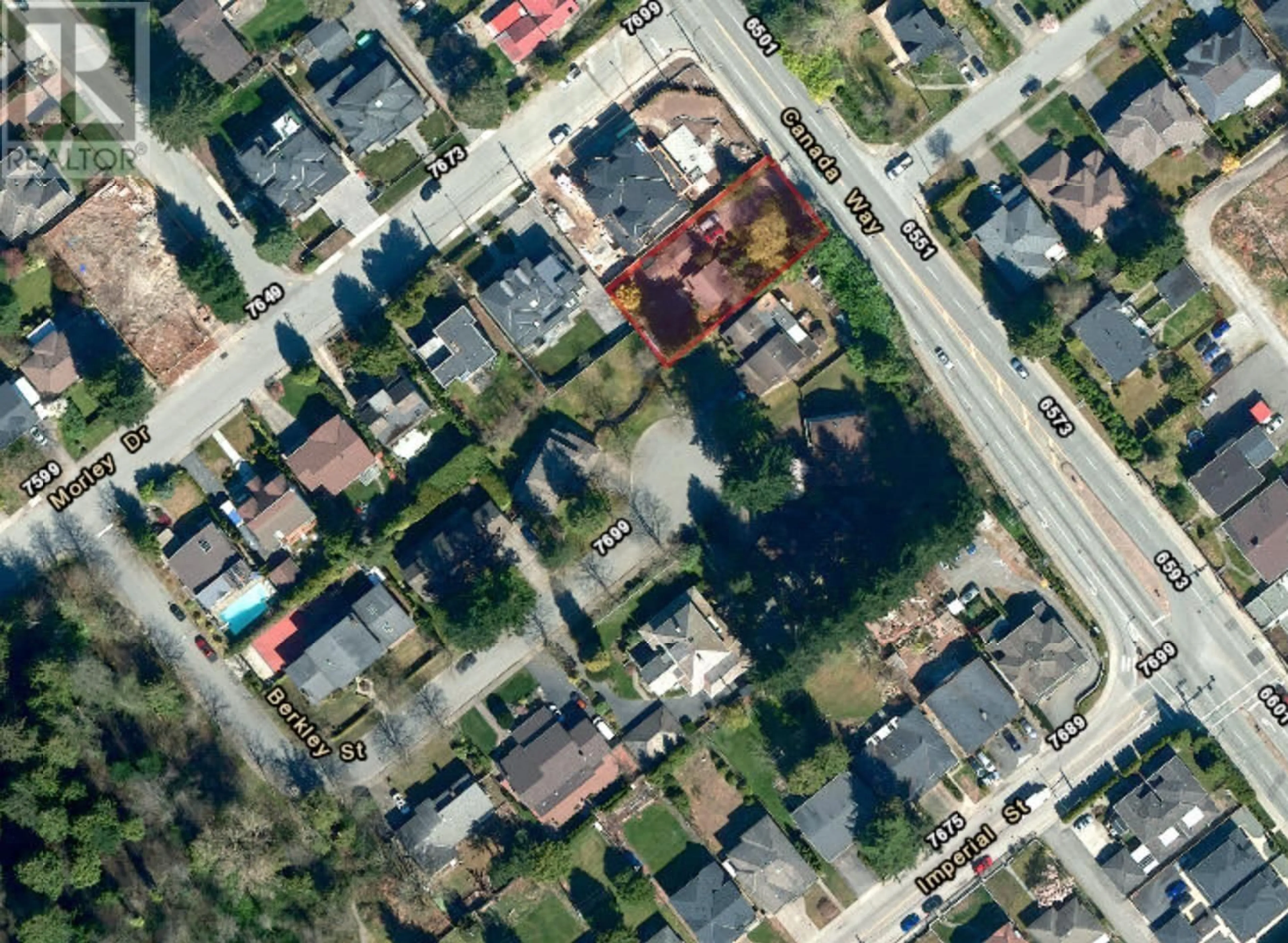 A pic from outside/outdoor area/front of a property/back of a property/a pic from drone, street for 6525 CANADA WAY, Burnaby British Columbia V5E3P5