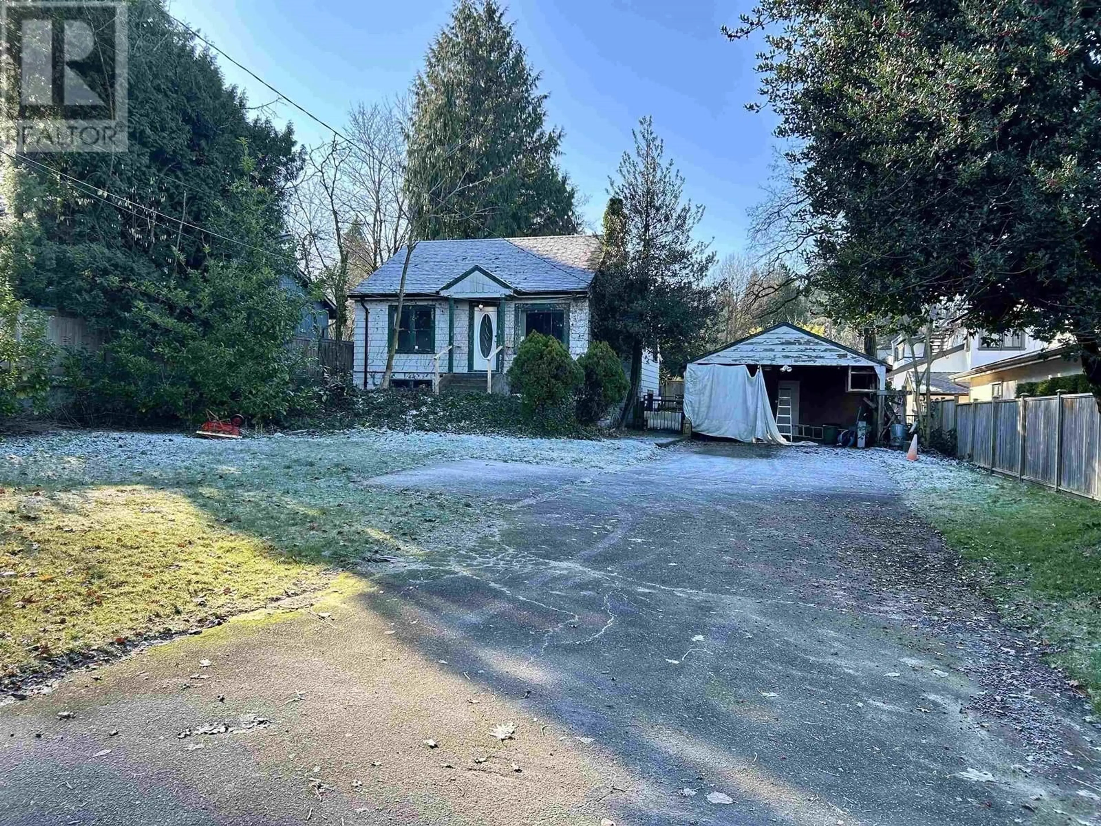 A pic from outside/outdoor area/front of a property/back of a property/a pic from drone, street for 6525 CANADA WAY, Burnaby British Columbia V5E3P5