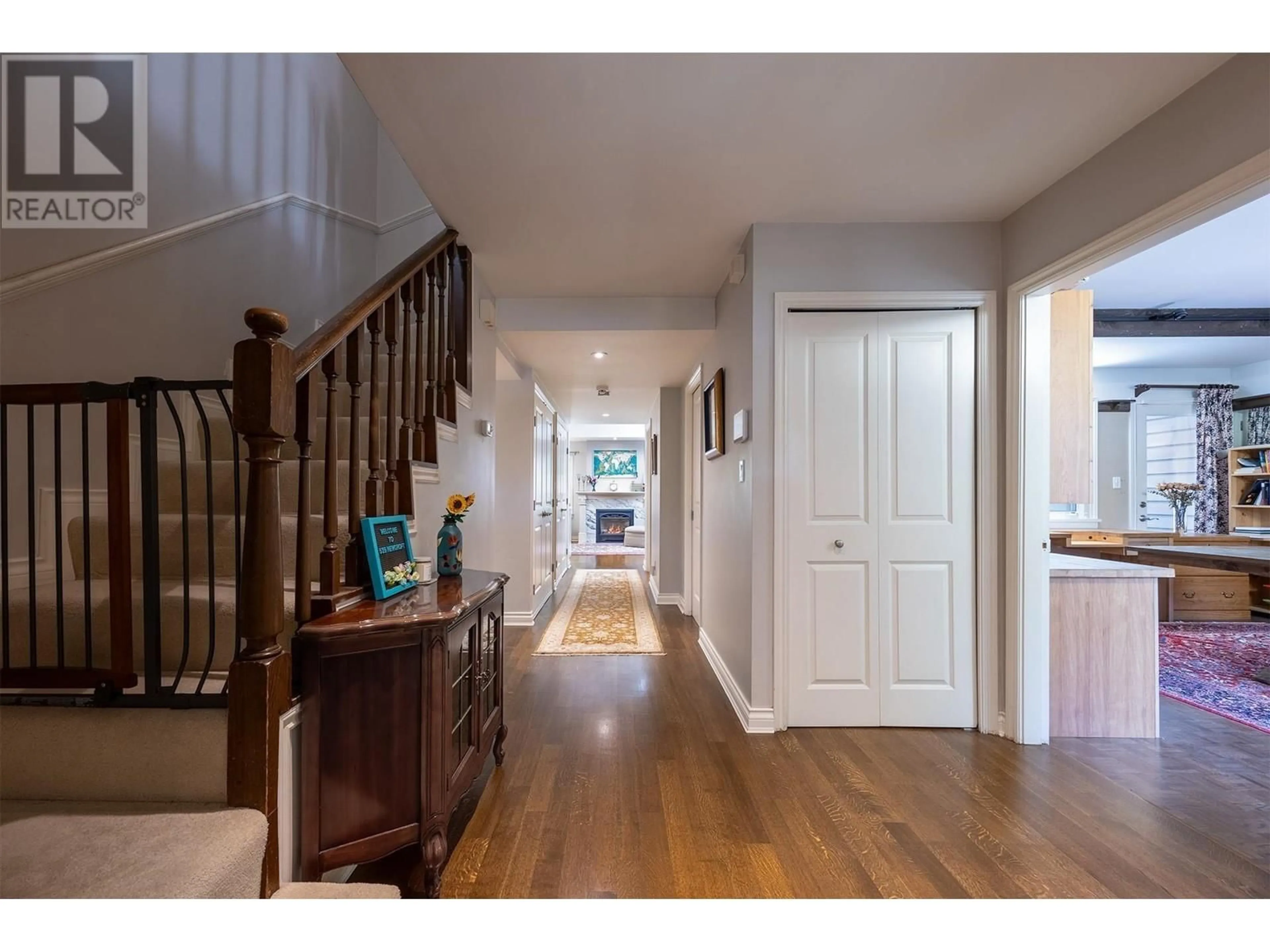 Indoor entryway for 539 NEWCROFT PLACE, West Vancouver British Columbia V7T1W9