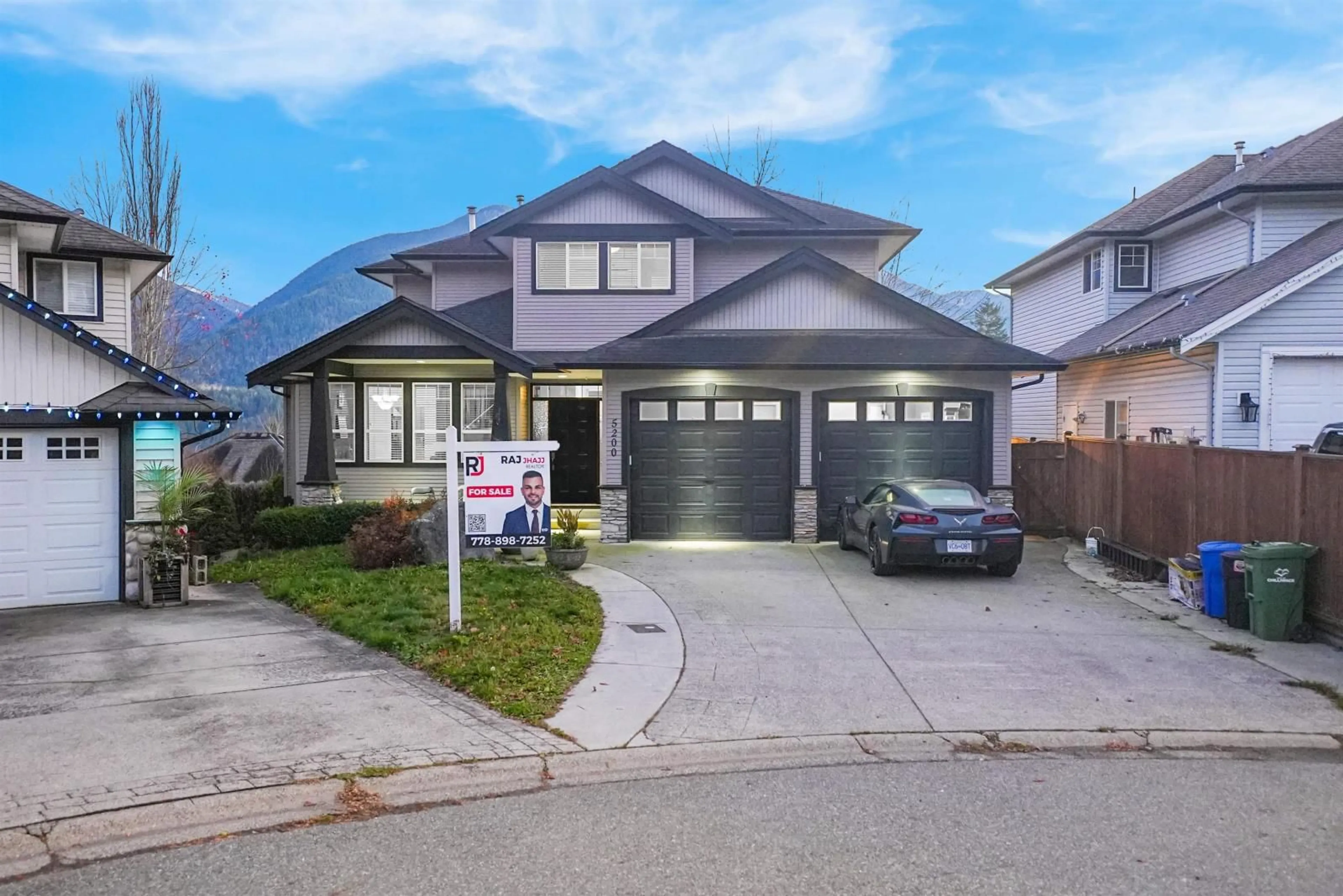 Home with vinyl exterior material, street for 5200 WEEDEN PLACE|Promontory, Chilliwack British Columbia V2R5T9