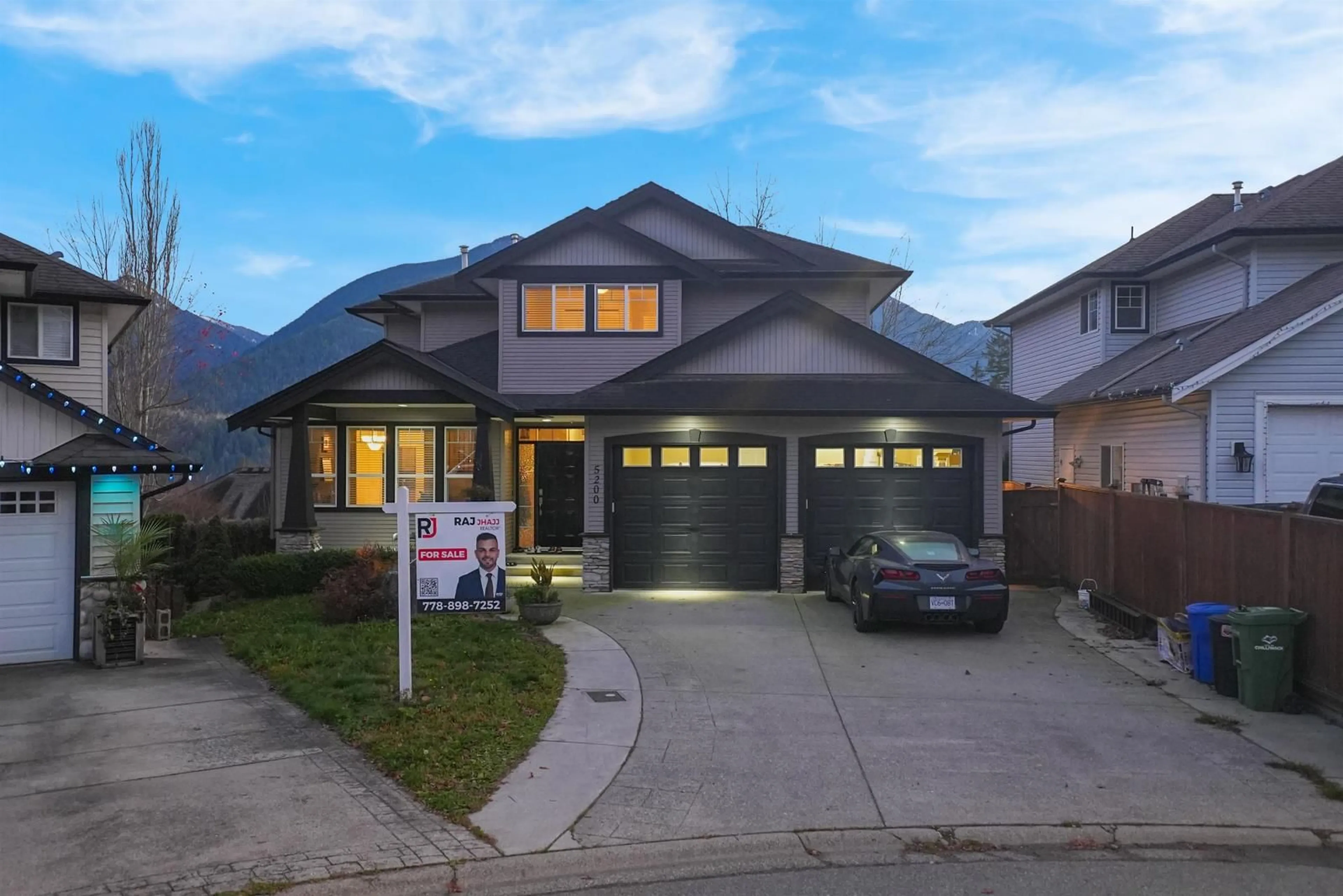 Home with vinyl exterior material, street for 5200 WEEDEN PLACE|Promontory, Chilliwack British Columbia V2R5T9