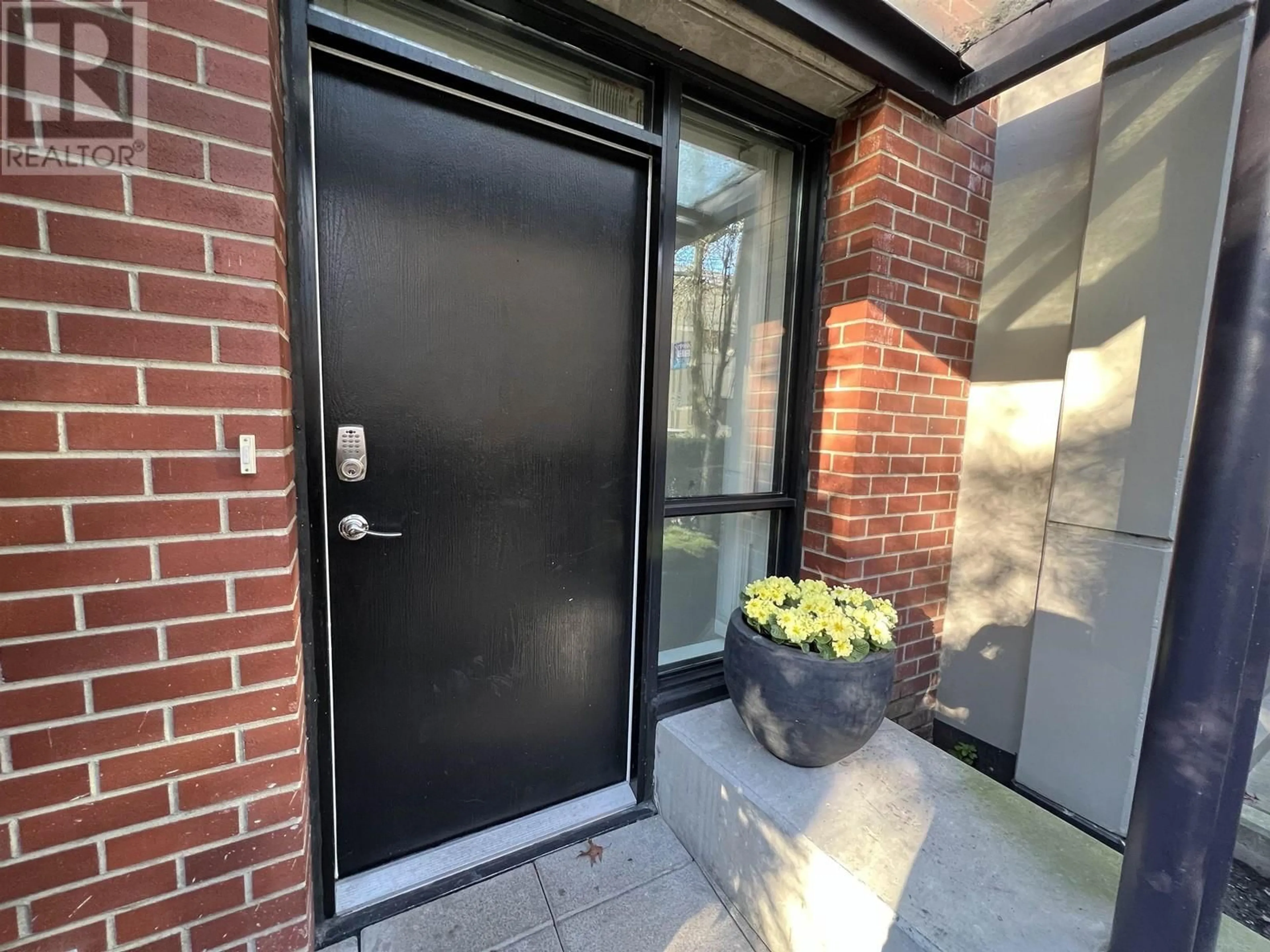 Indoor entryway for 973 MAINLAND STREET, Vancouver British Columbia V6B1T2