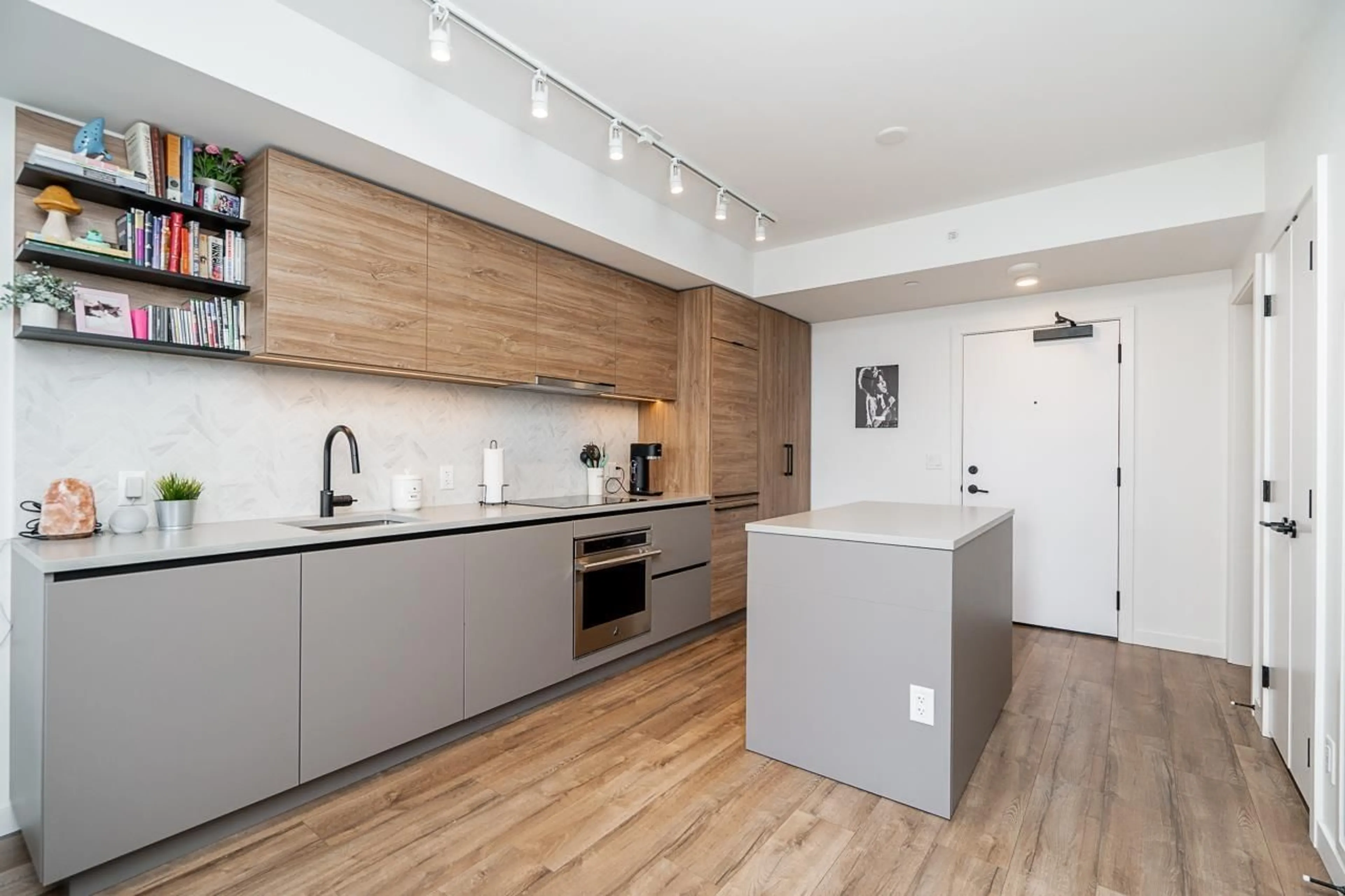 Open concept kitchen, wood/laminate floor for 1006 10448 UNIVERSITY DRIVE, Surrey British Columbia V3T0S7