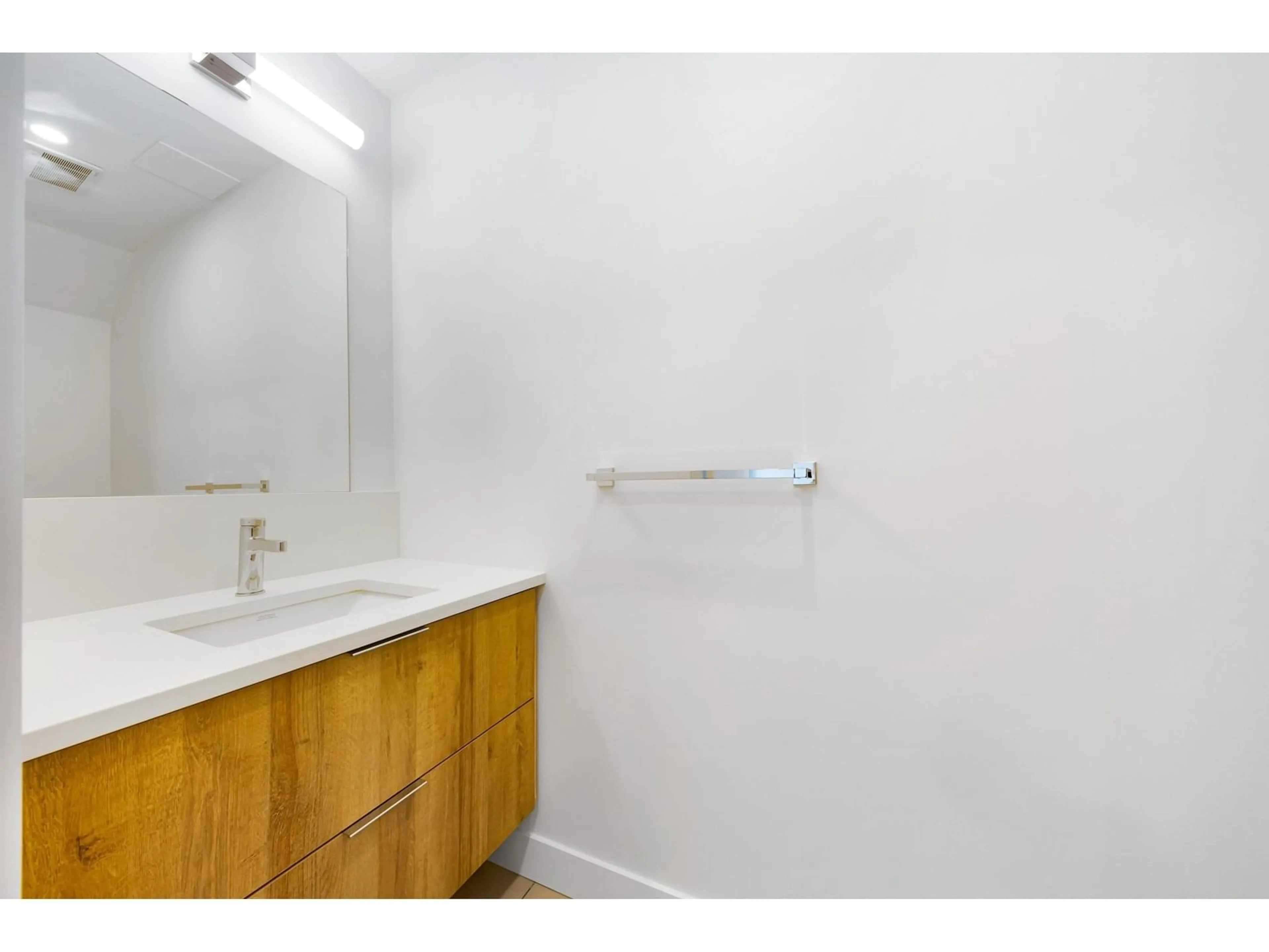 Standard bathroom, unknown for 4 10160 133 STREET, Surrey British Columbia V3T0S4