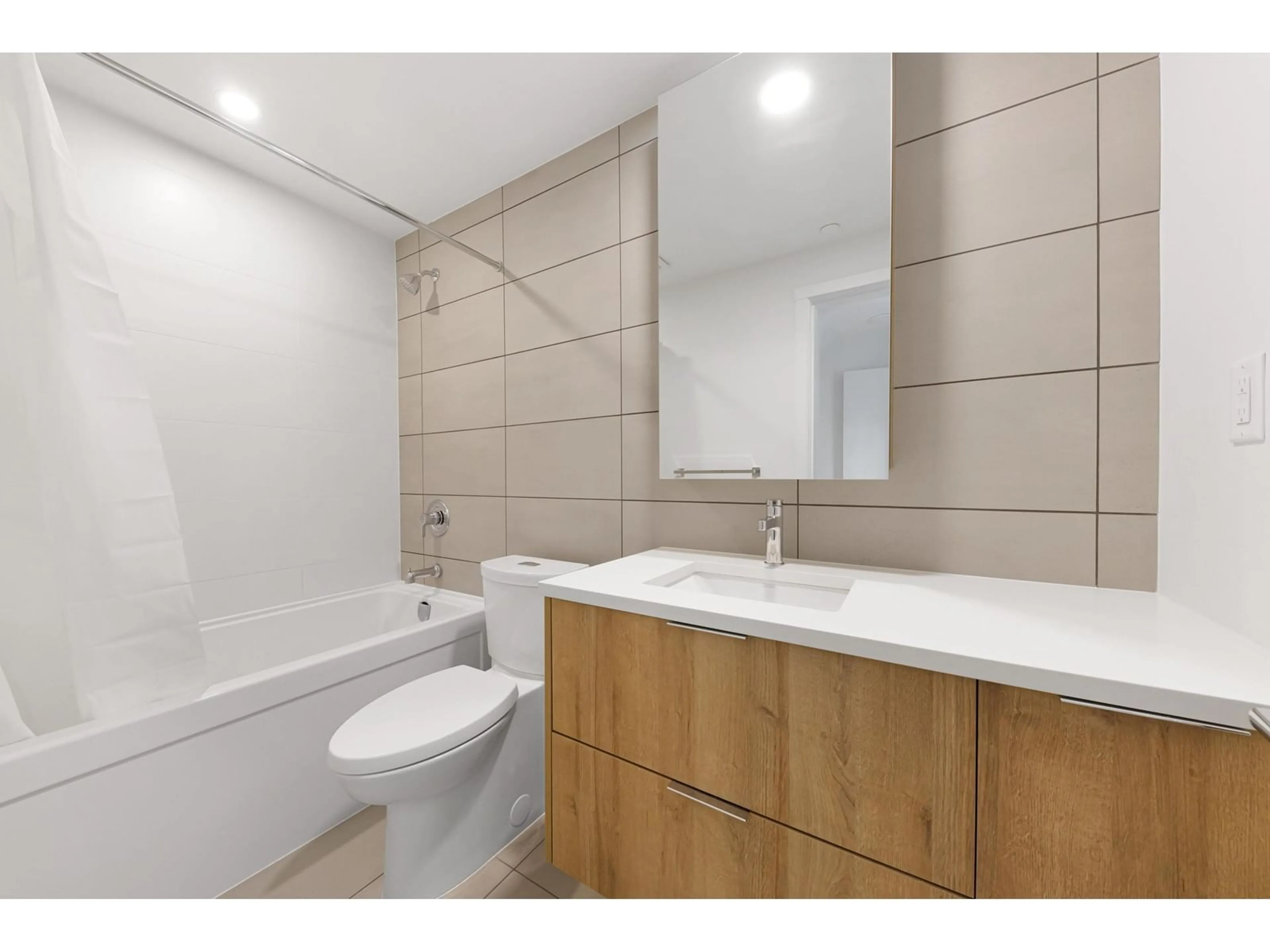 Standard bathroom, ceramic/tile floor for 4 10160 133 STREET, Surrey British Columbia V3T0S4