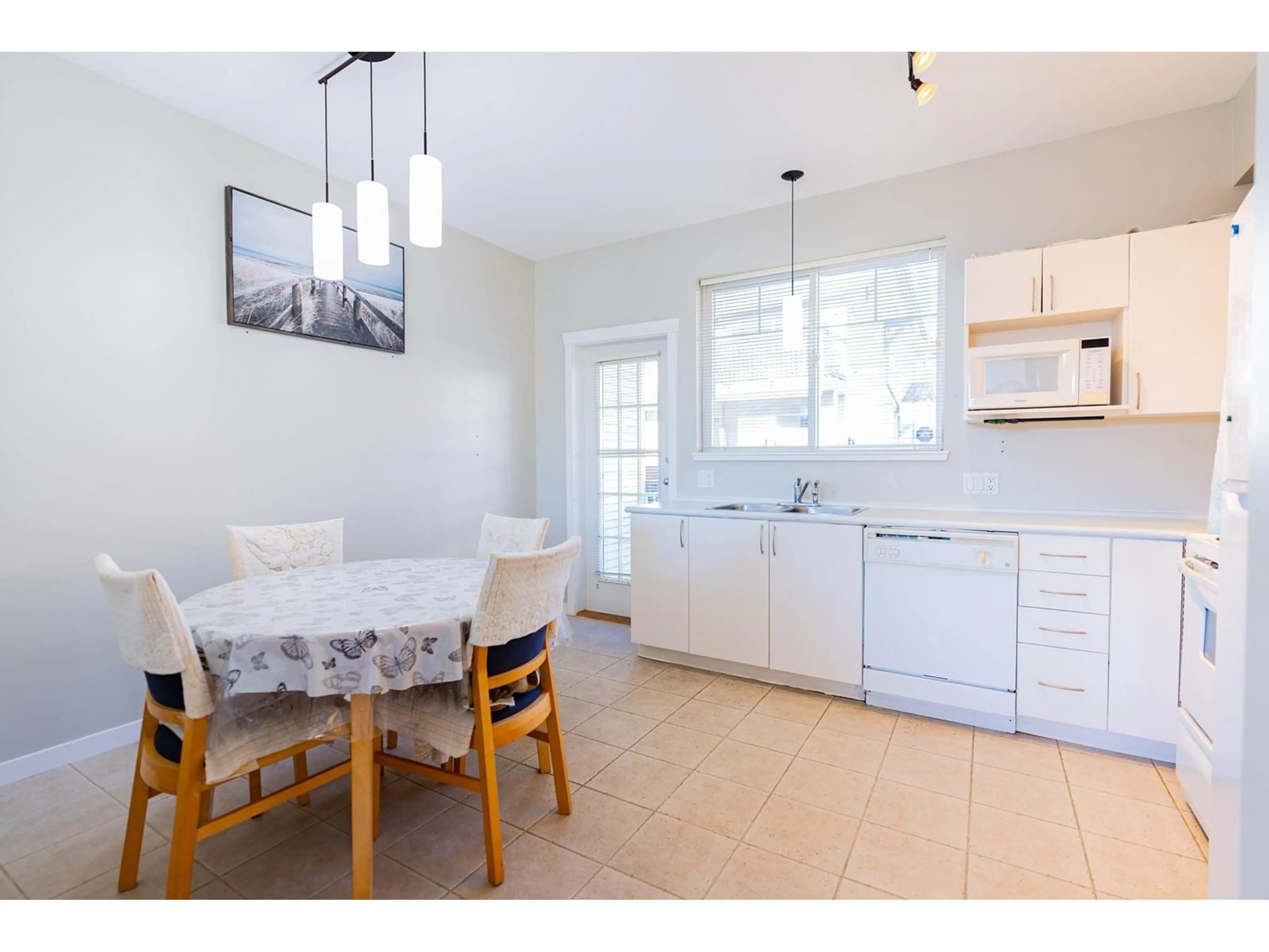 Open concept kitchen, unknown for 4 5839 PANORAMA DRIVE, Surrey British Columbia V3S0P4