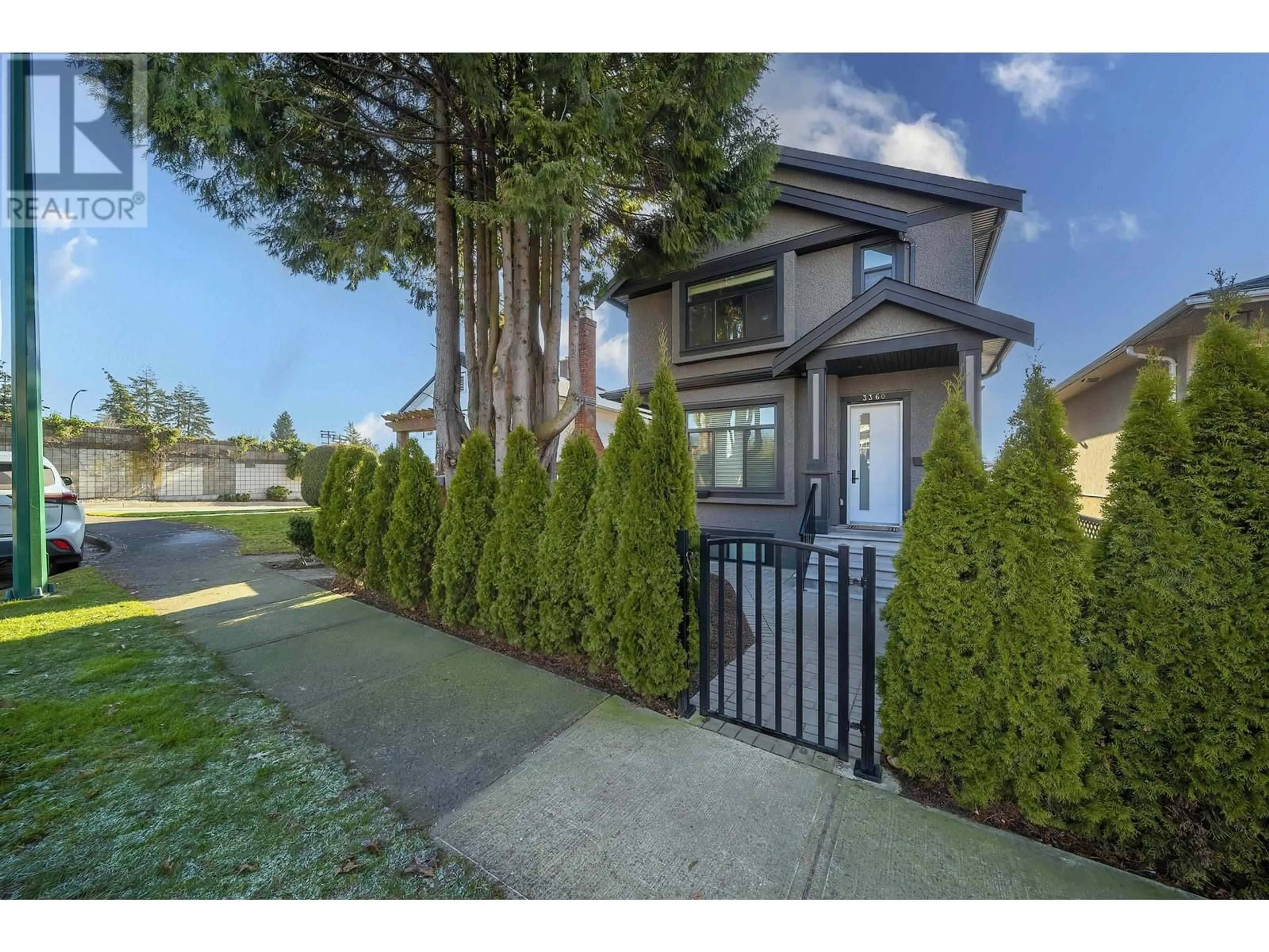 A pic from outside/outdoor area/front of a property/back of a property/a pic from drone, street for 3360 PARKER STREET, Vancouver British Columbia V5K2V9