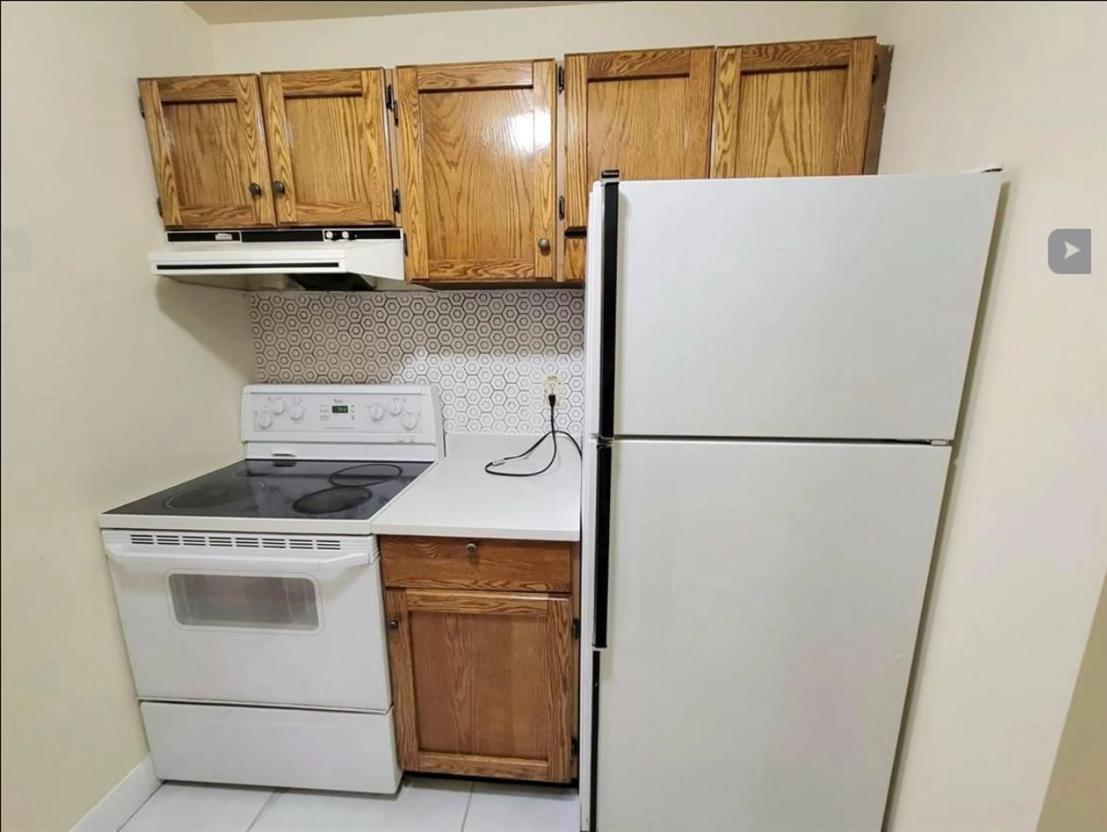 Standard kitchen, unknown for 327A 8635 120 STREET, Delta British Columbia V4C6R5