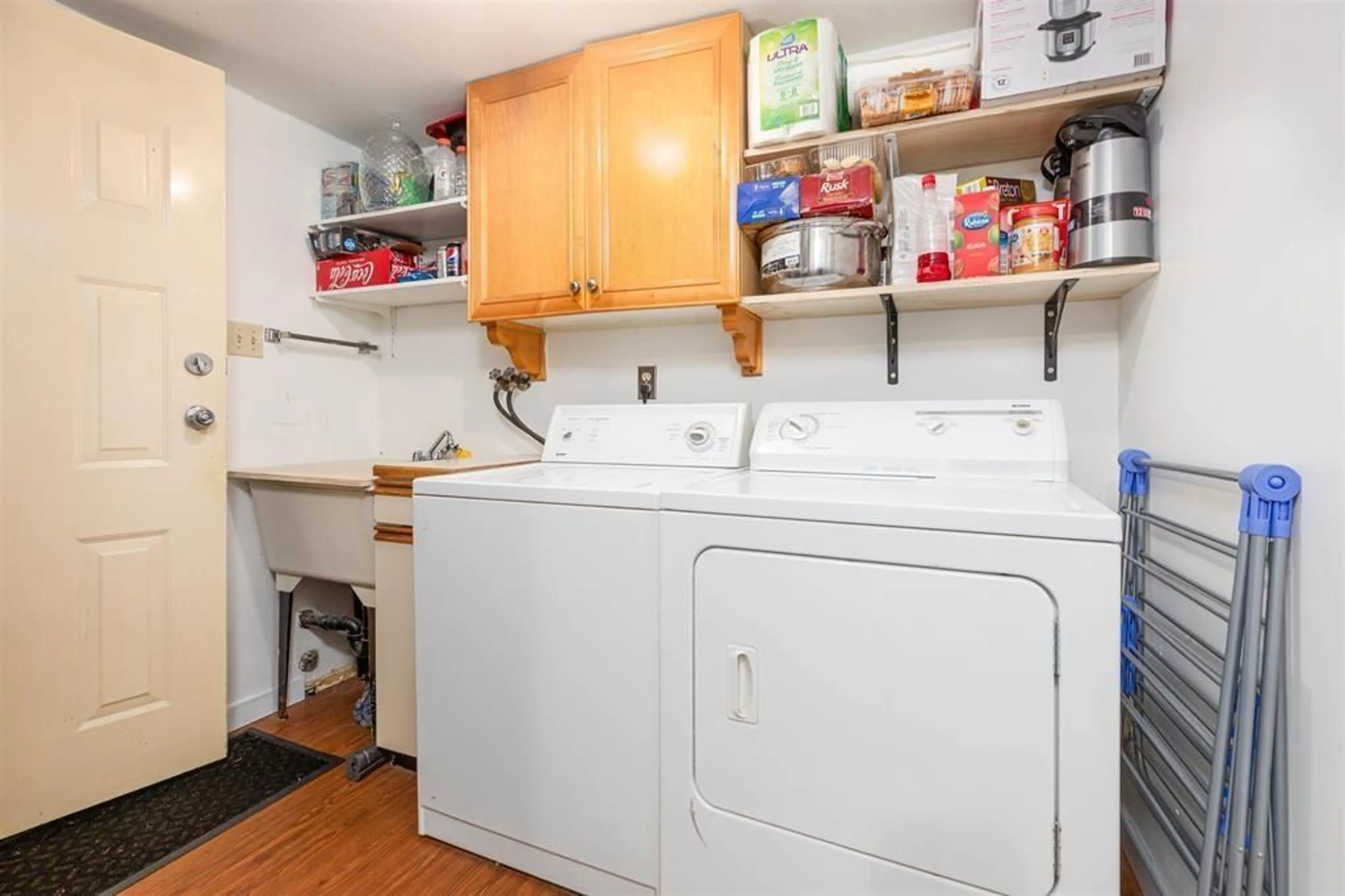 Laundry room for 11936 90 AVENUE, Delta British Columbia V4C3H6