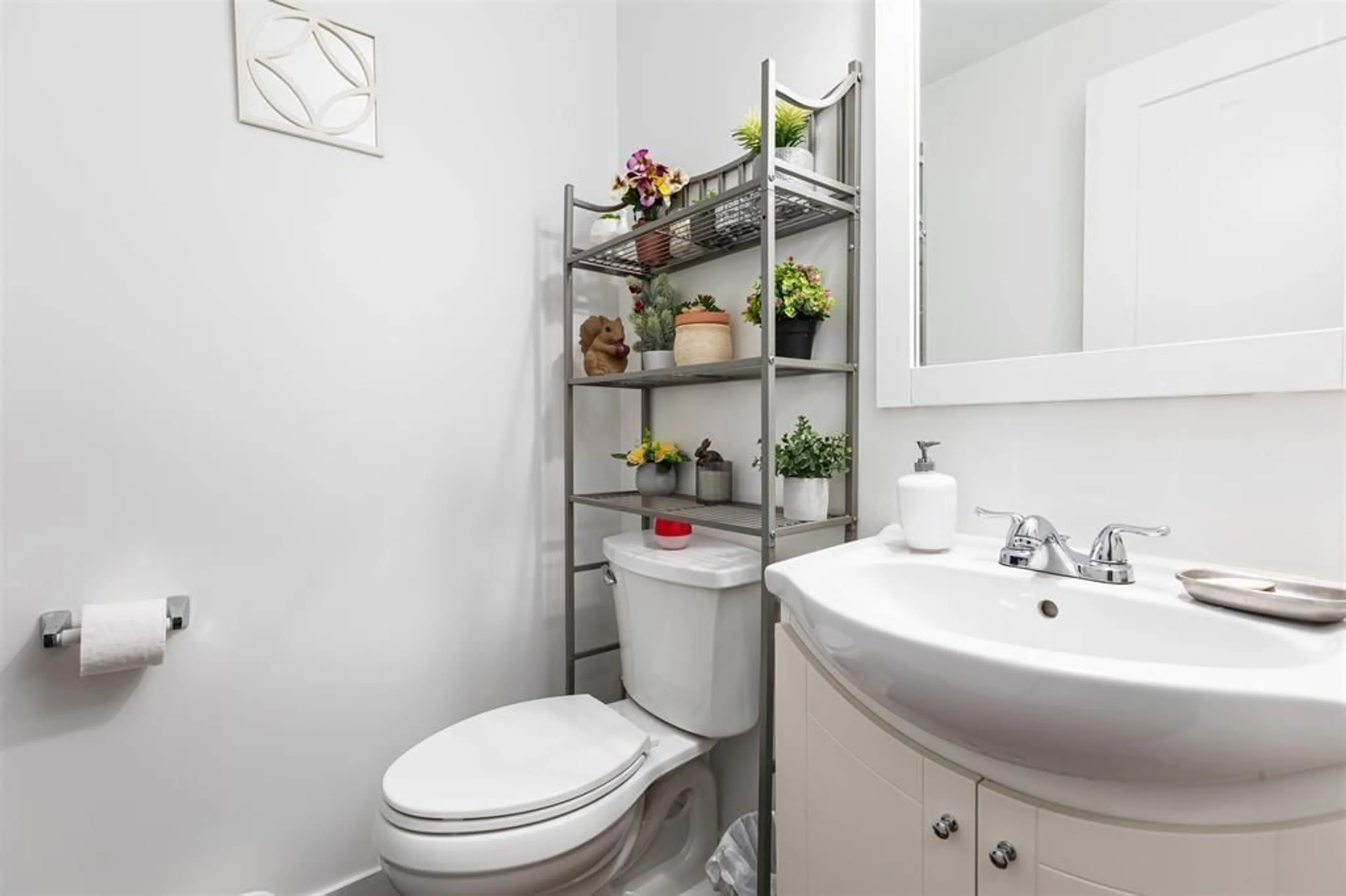 Standard bathroom, ceramic/tile floor for 11936 90 AVENUE, Delta British Columbia V4C3H6