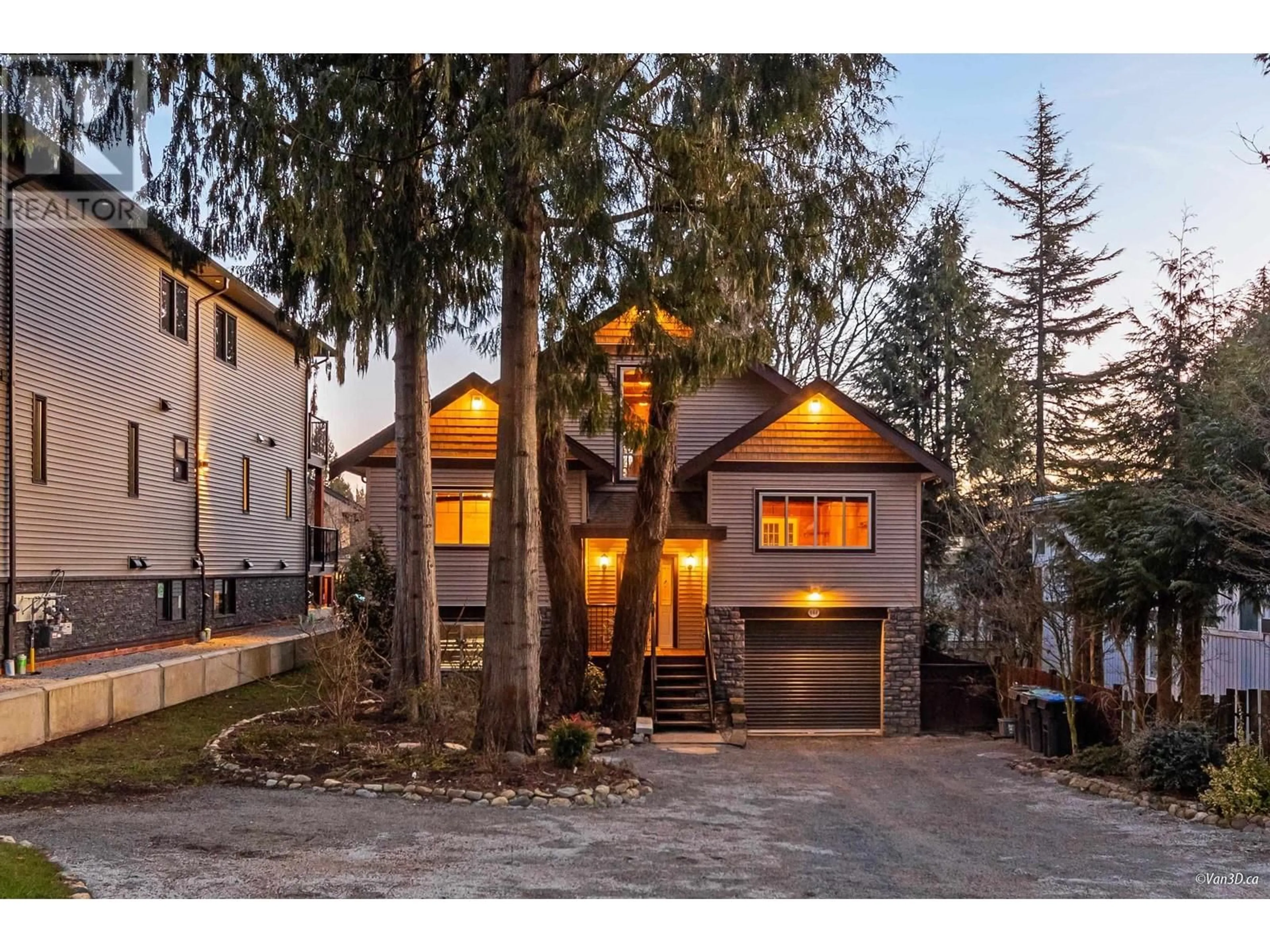 Home with brick exterior material, street for 944 VICTORIA DRIVE, Port Coquitlam British Columbia V3B2T9