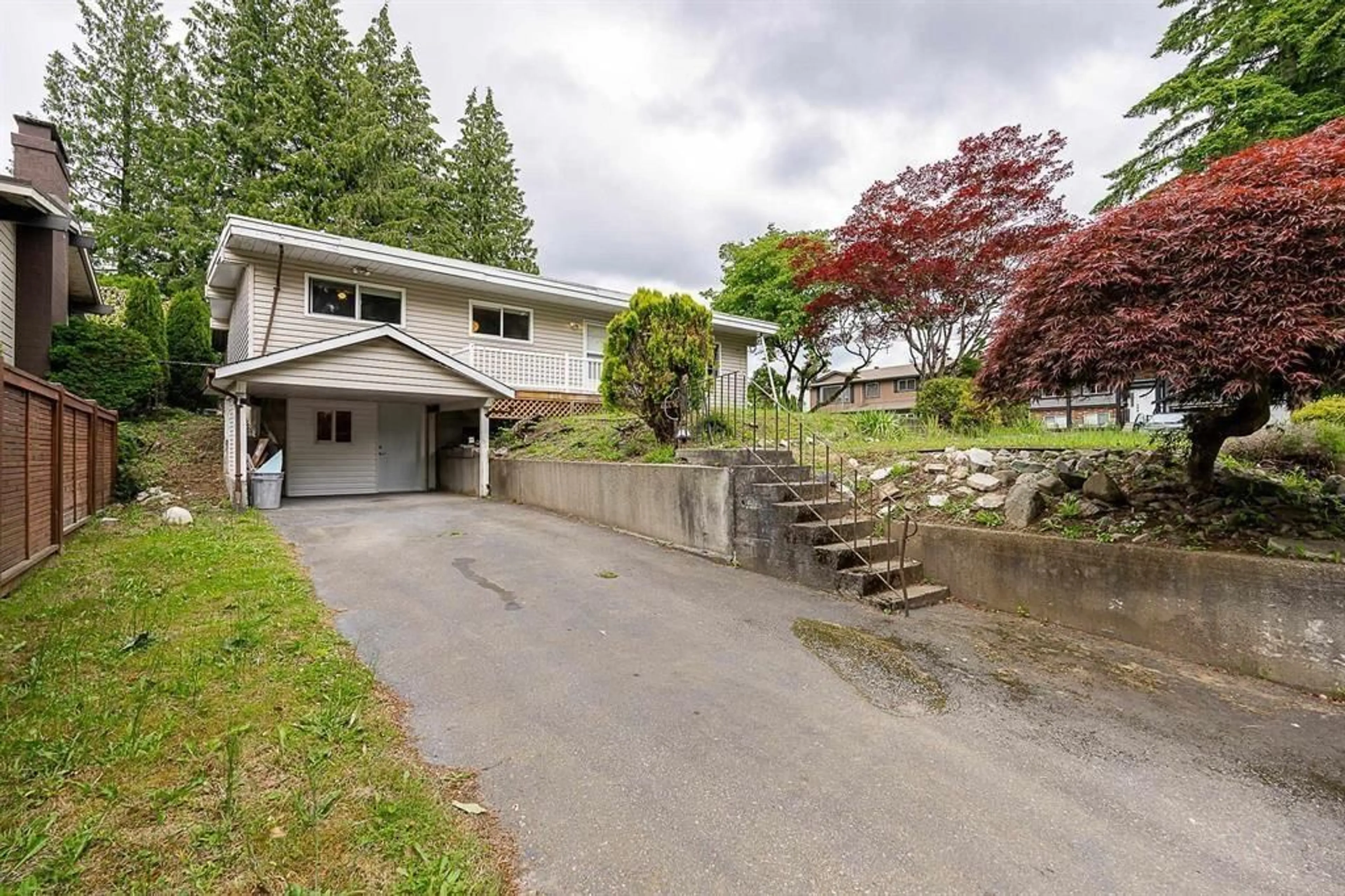 A pic from outside/outdoor area/front of a property/back of a property/a pic from drone, street for 34357 WOODBINE CRESCENT, Abbotsford British Columbia V2S2R4