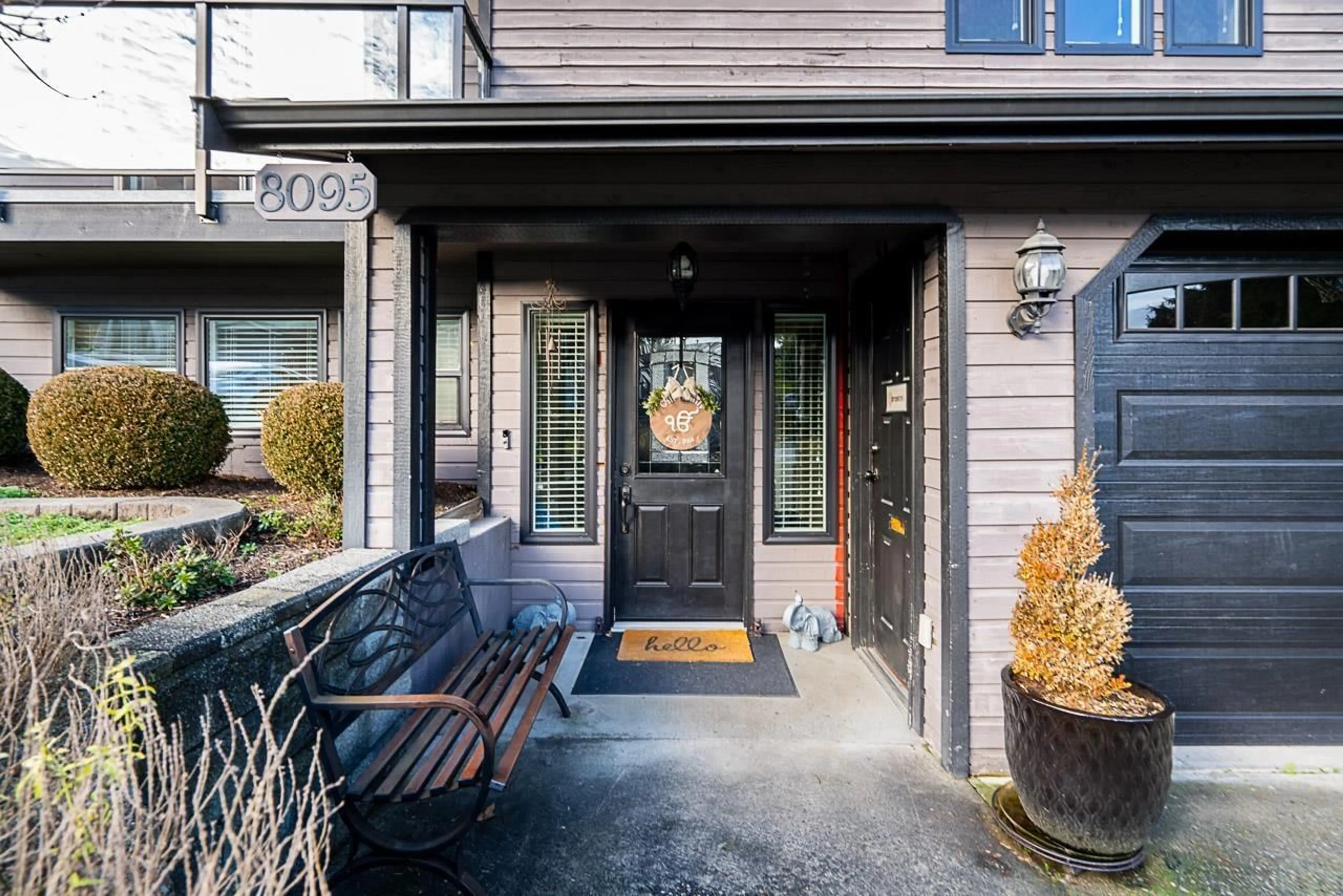 Indoor entryway for 8095 138 STREET, Surrey British Columbia V3W8M3