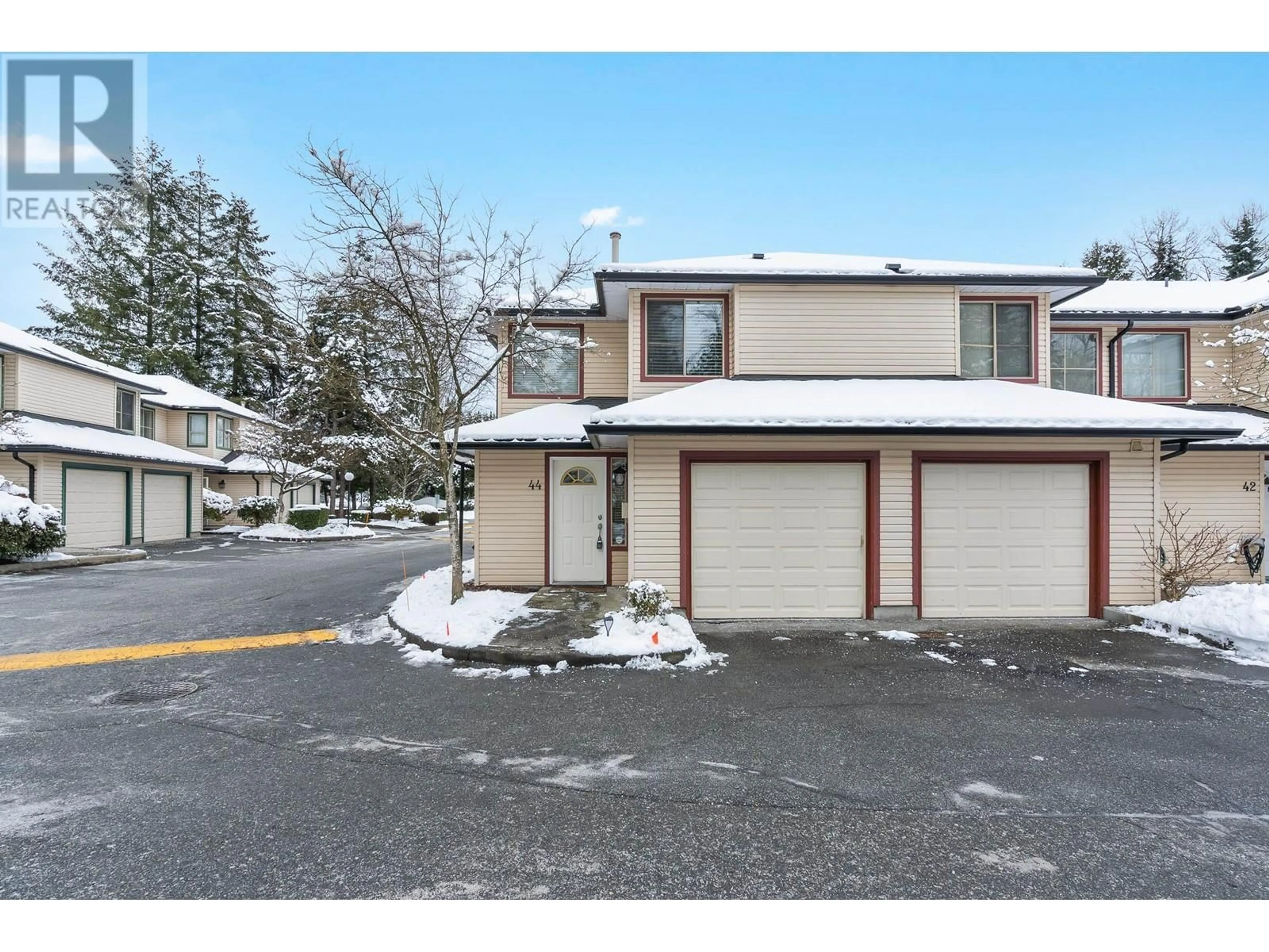 A pic from outside/outdoor area/front of a property/back of a property/a pic from drone, street for 44 21960 RIVER ROAD, Maple Ridge British Columbia V2X2C3