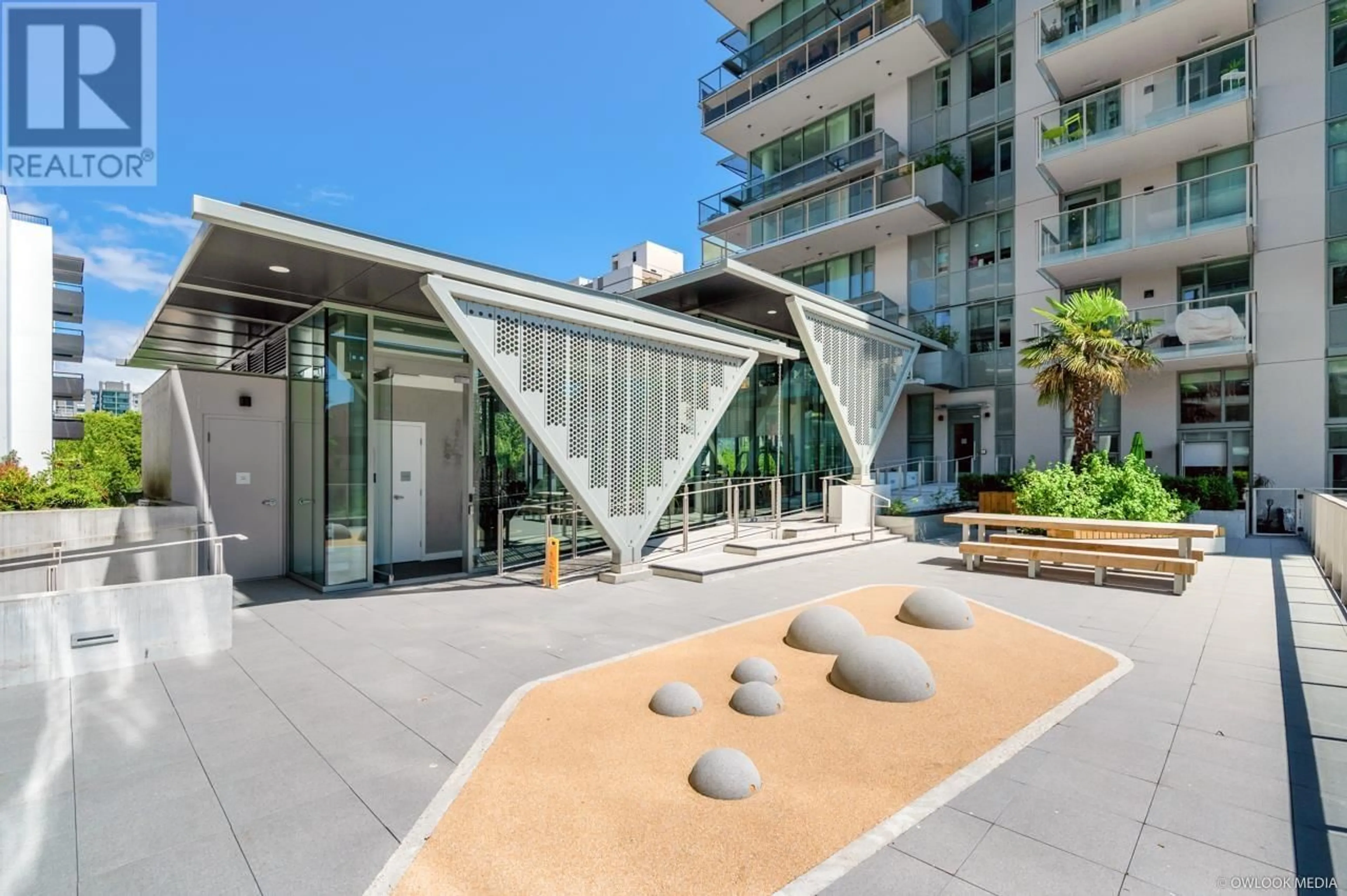 Indoor foyer for 1301 - 1365 DAVIE STREET, Vancouver British Columbia V6E1N5
