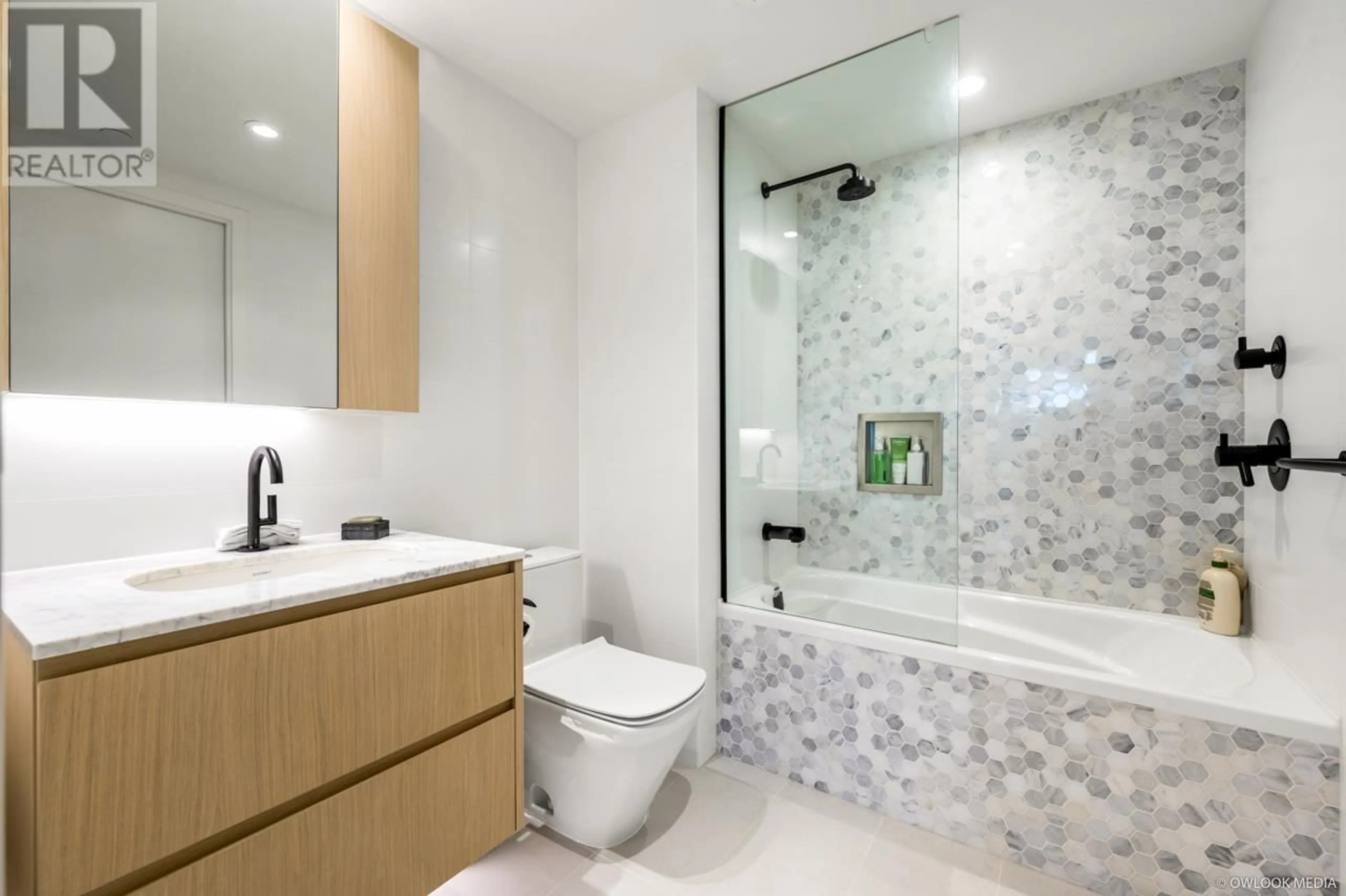Contemporary bathroom, ceramic/tile floor for 1301 - 1365 DAVIE STREET, Vancouver British Columbia V6E1N5