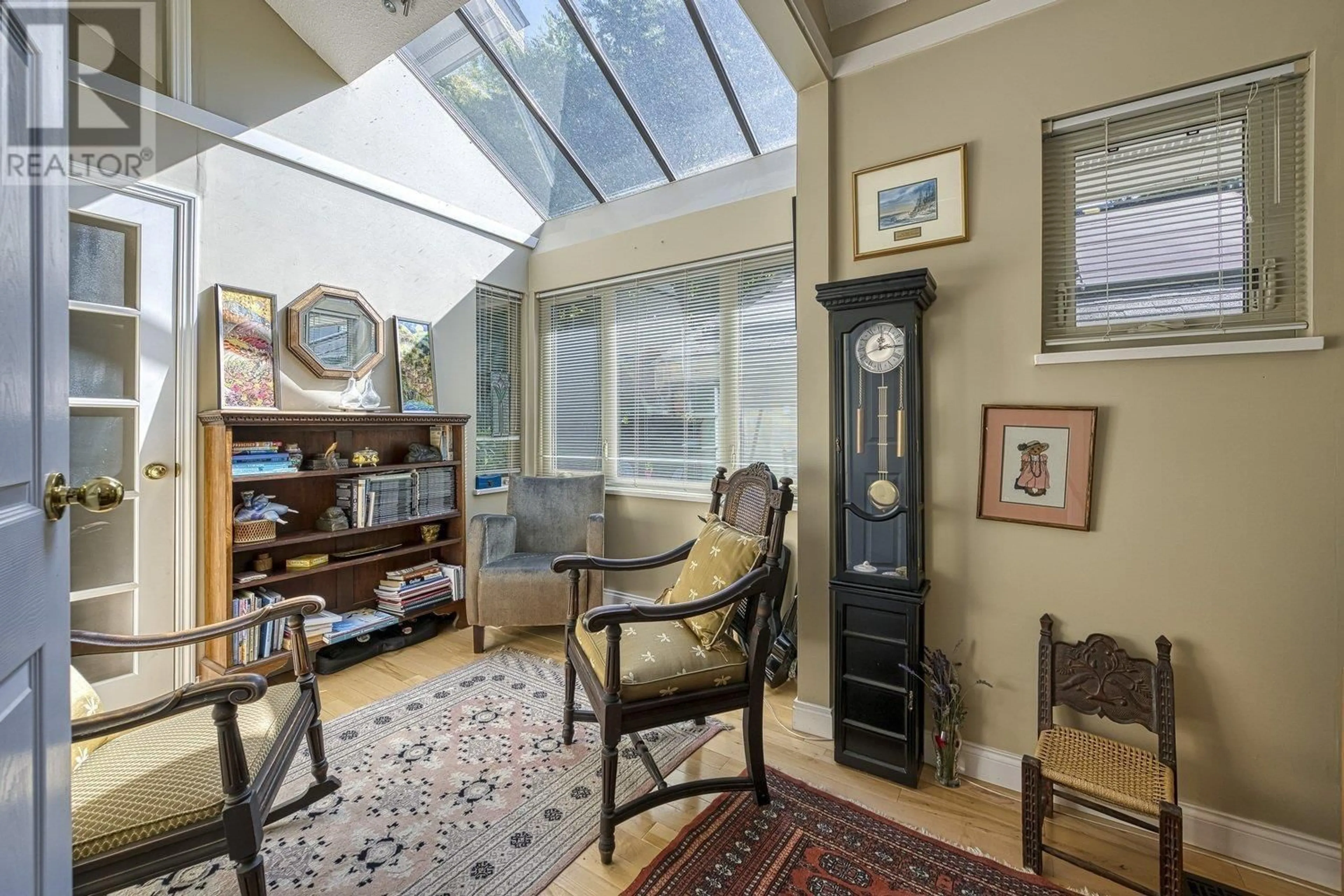 Indoor foyer for 8184 EAST BOULEVARD, Vancouver British Columbia V6P5R6