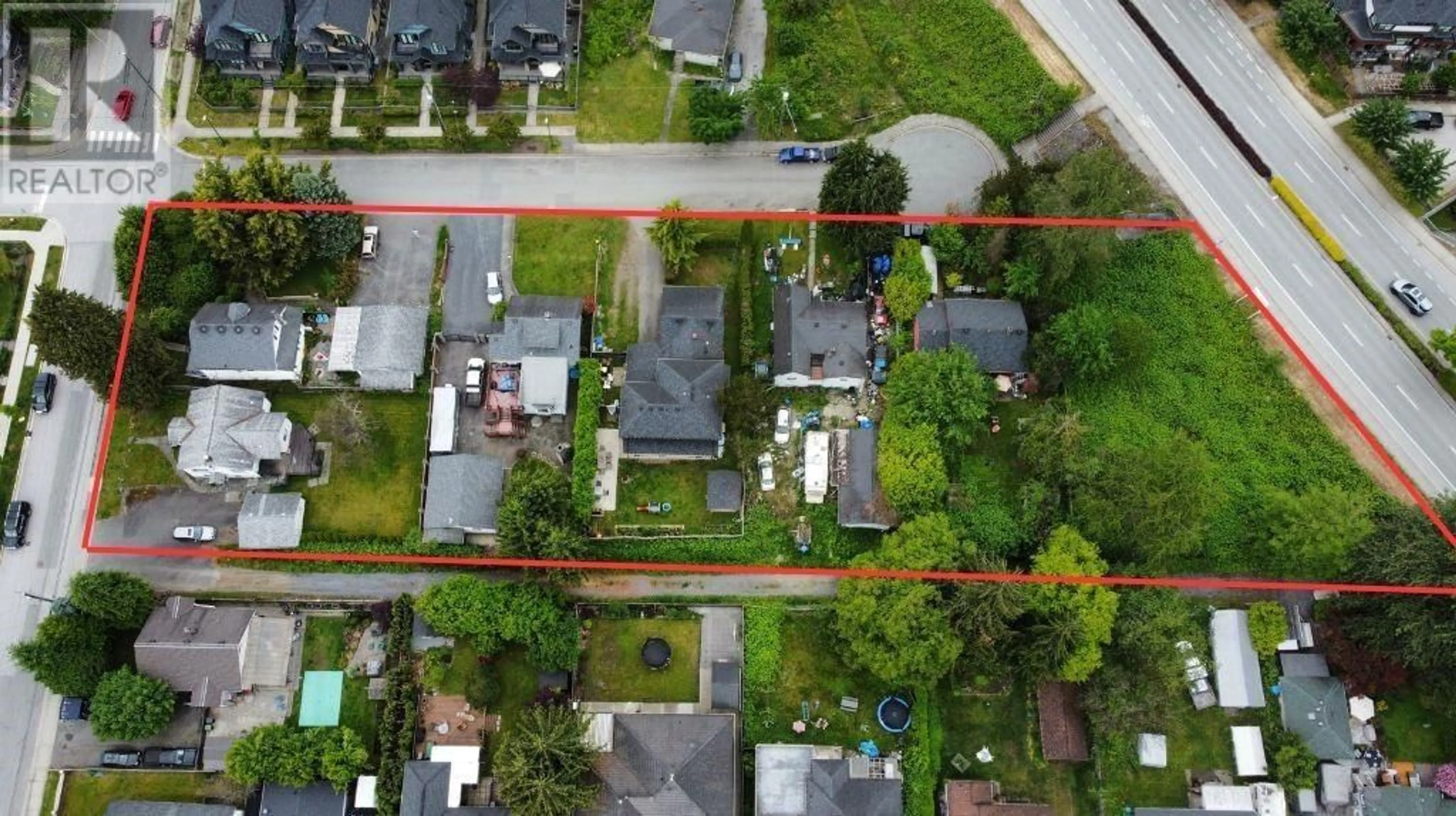 A pic from outside/outdoor area/front of a property/back of a property/a pic from drone, street for 716 GAUTHIER AVENUE, Coquitlam British Columbia V3K1R5