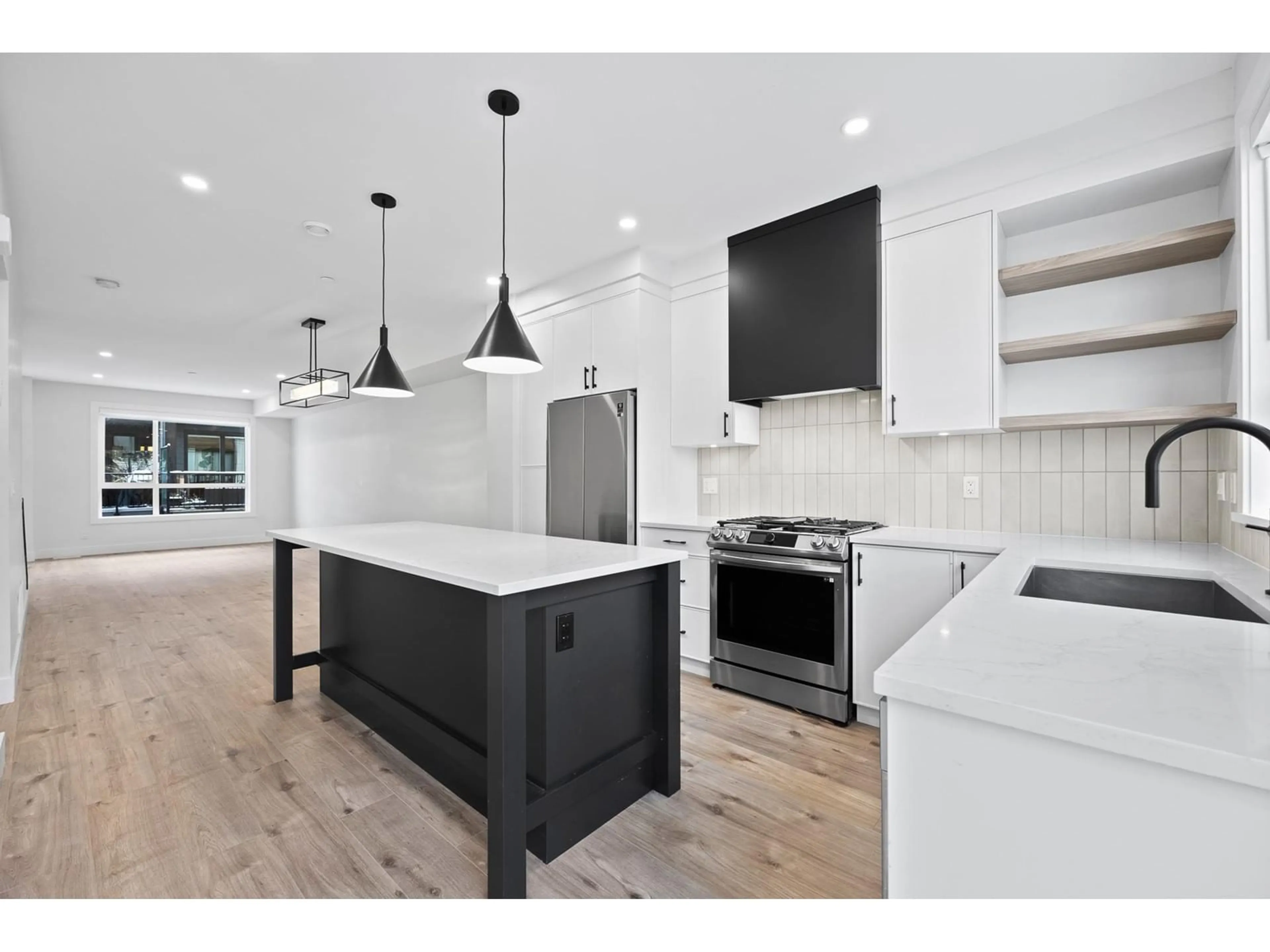 Open concept kitchen, unknown for 9 19918 75A AVENUE, Langley British Columbia V2Y3N7