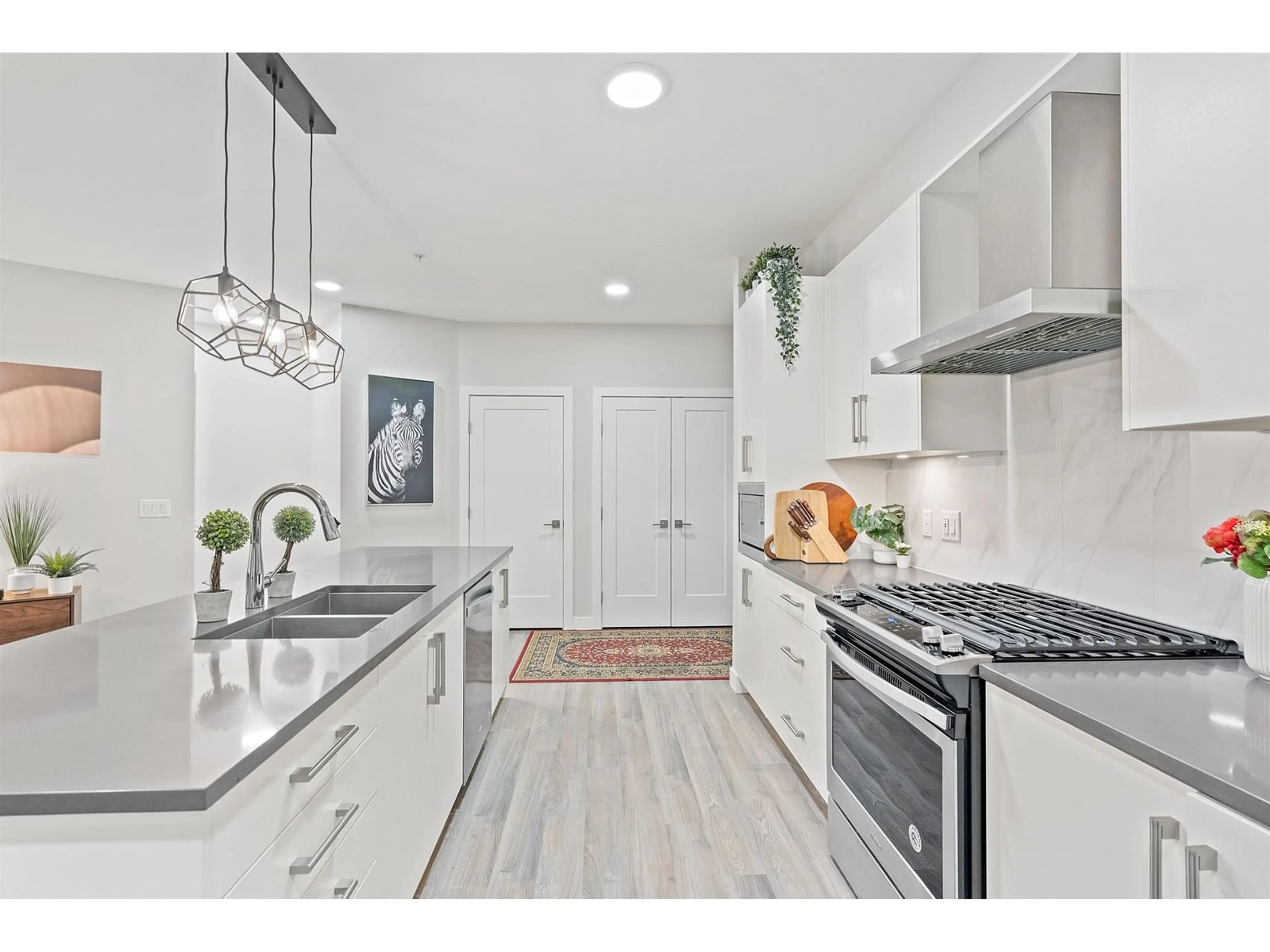 Open concept kitchen, ceramic/tile floor for 110 15436 31 AVENUE, Surrey British Columbia V3Z1H3