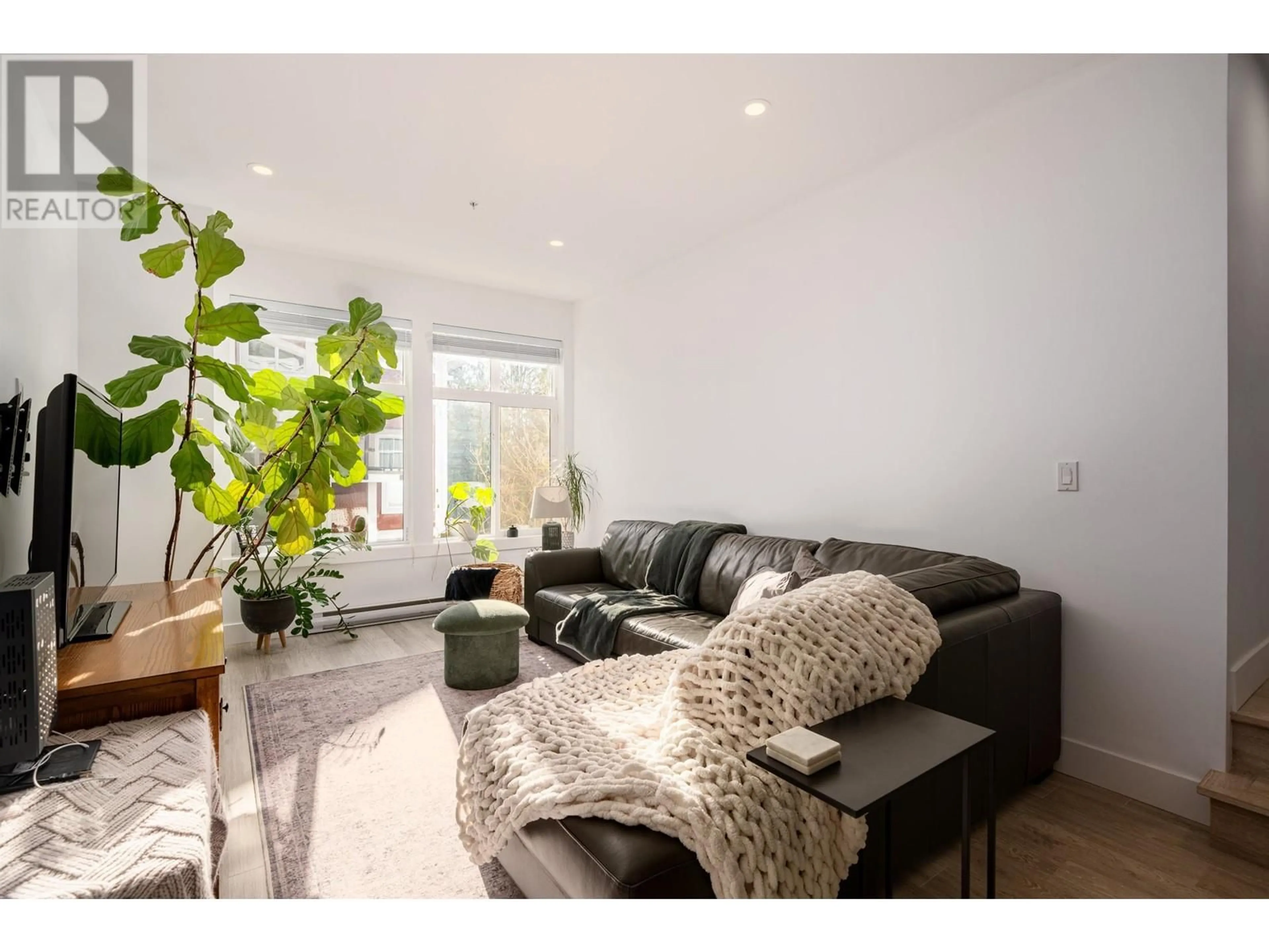 Living room with furniture, wood/laminate floor for 41 24108 104 AVENUE, Maple Ridge British Columbia V2W0J5