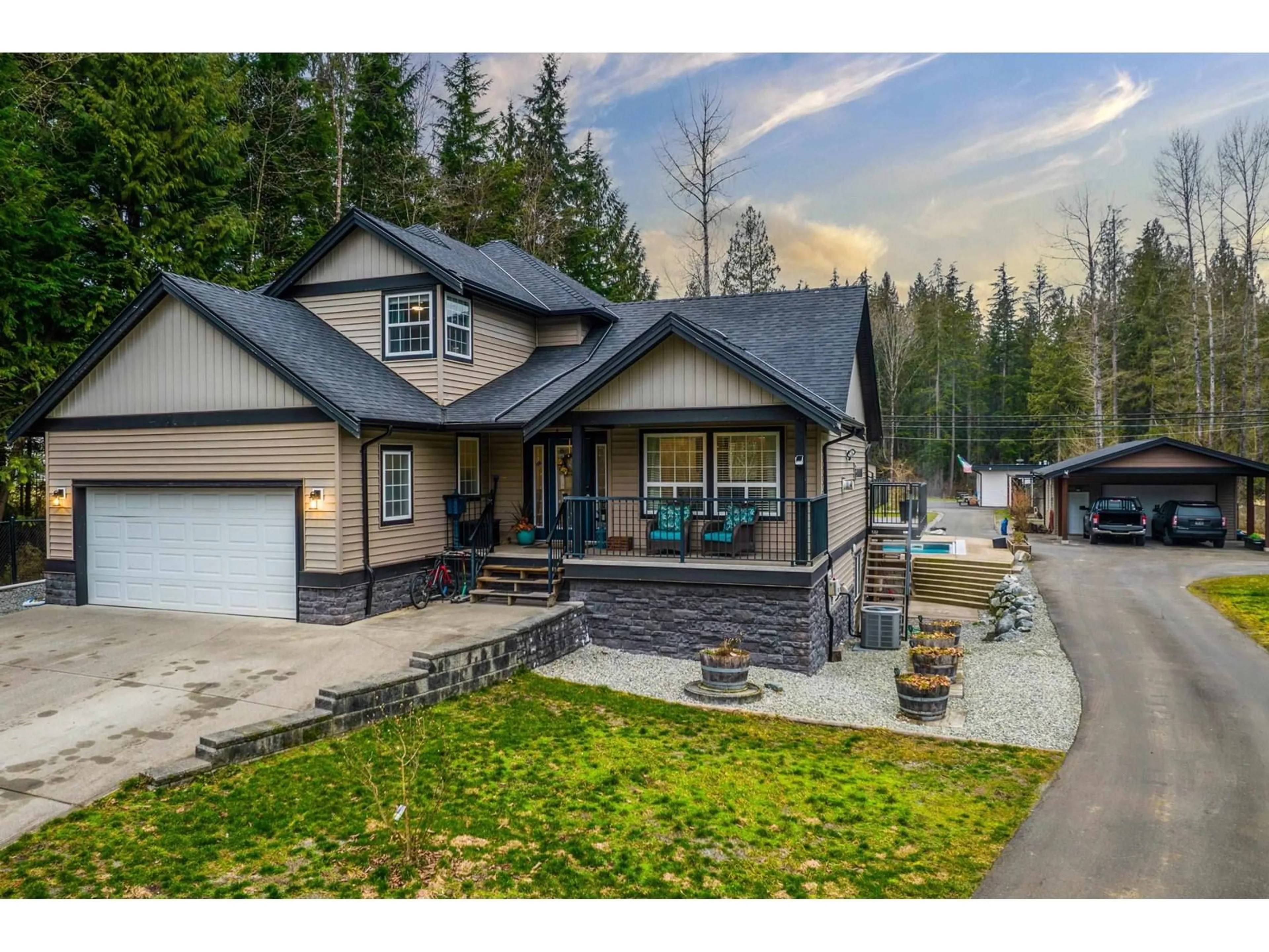 A pic from outside/outdoor area/front of a property/back of a property/a pic from drone, unknown for 29809 DEWDNEY TRUNK, Mission British Columbia V4S1B7