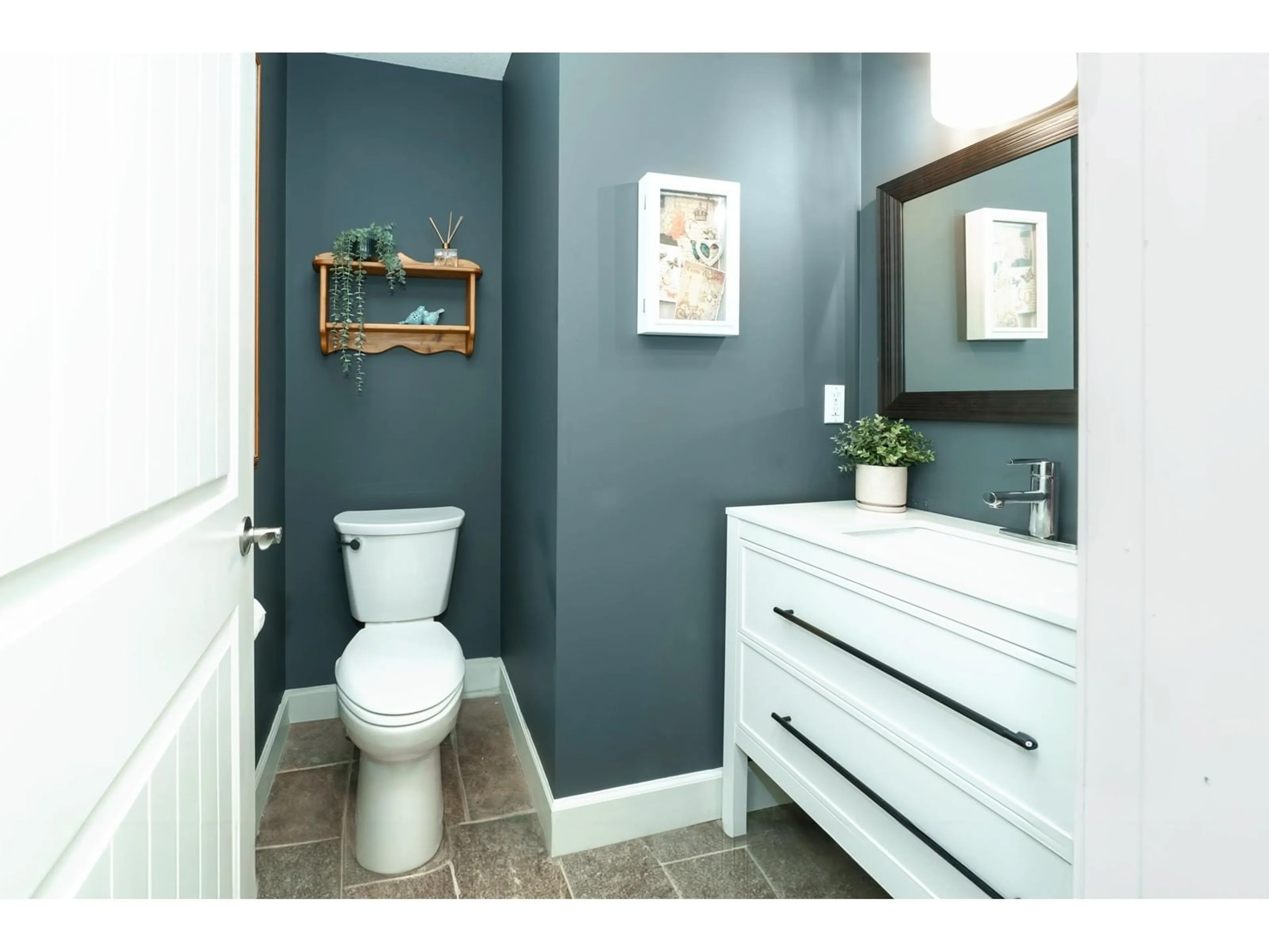 Contemporary bathroom, ceramic/tile floor for 29809 DEWDNEY TRUNK, Mission British Columbia V4S1B7
