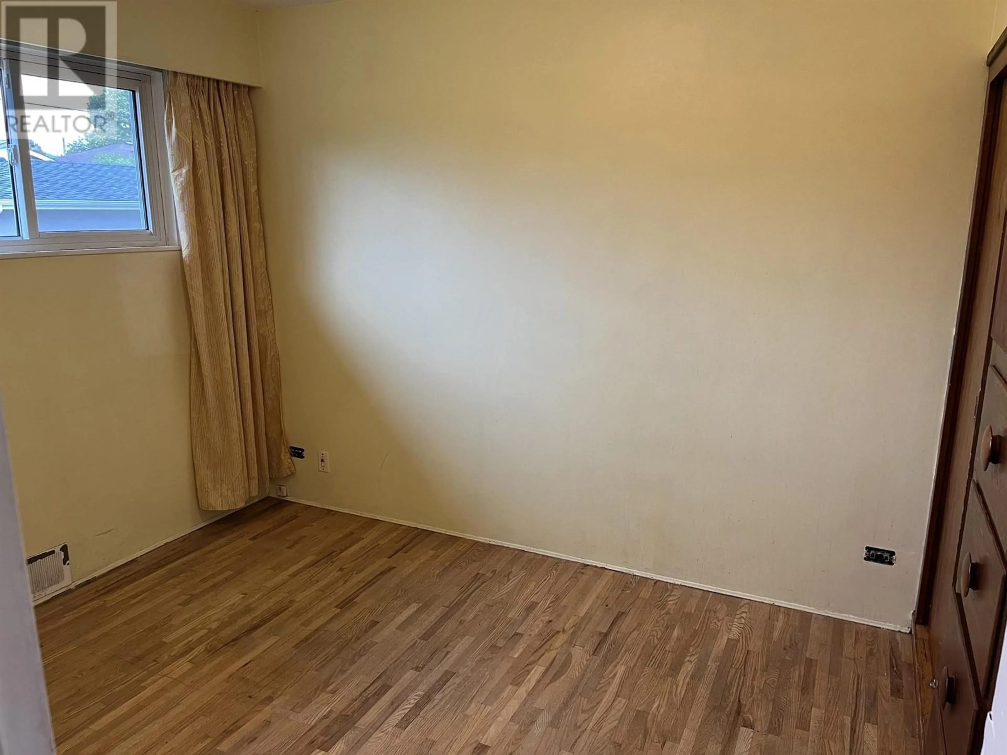 A pic of a room for 1419 30TH AVENUE, Vancouver British Columbia V5N3A1