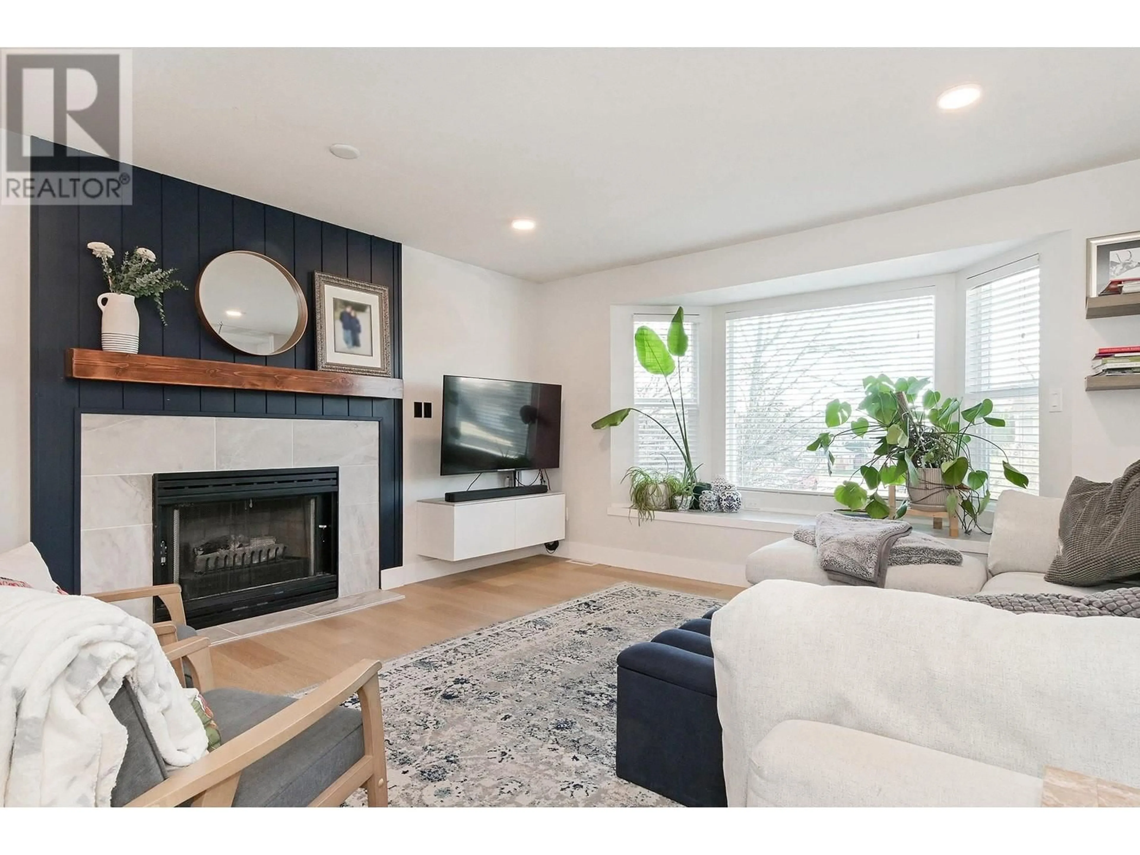 Living room with furniture, wood/laminate floor for 11902 237A STREET, Maple Ridge British Columbia V4R1V9