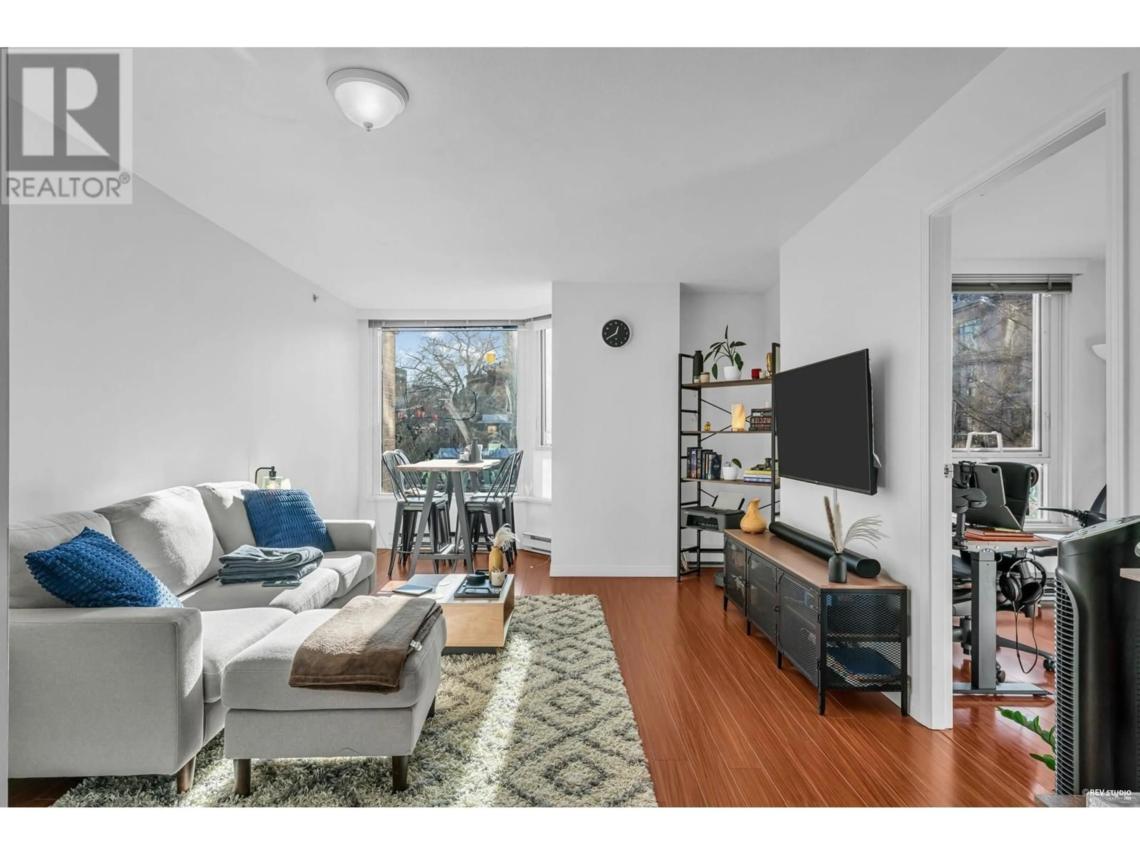 Living room with furniture, wood/laminate floor for 301 - 500 10TH AVENUE, Vancouver British Columbia V5Z4P1