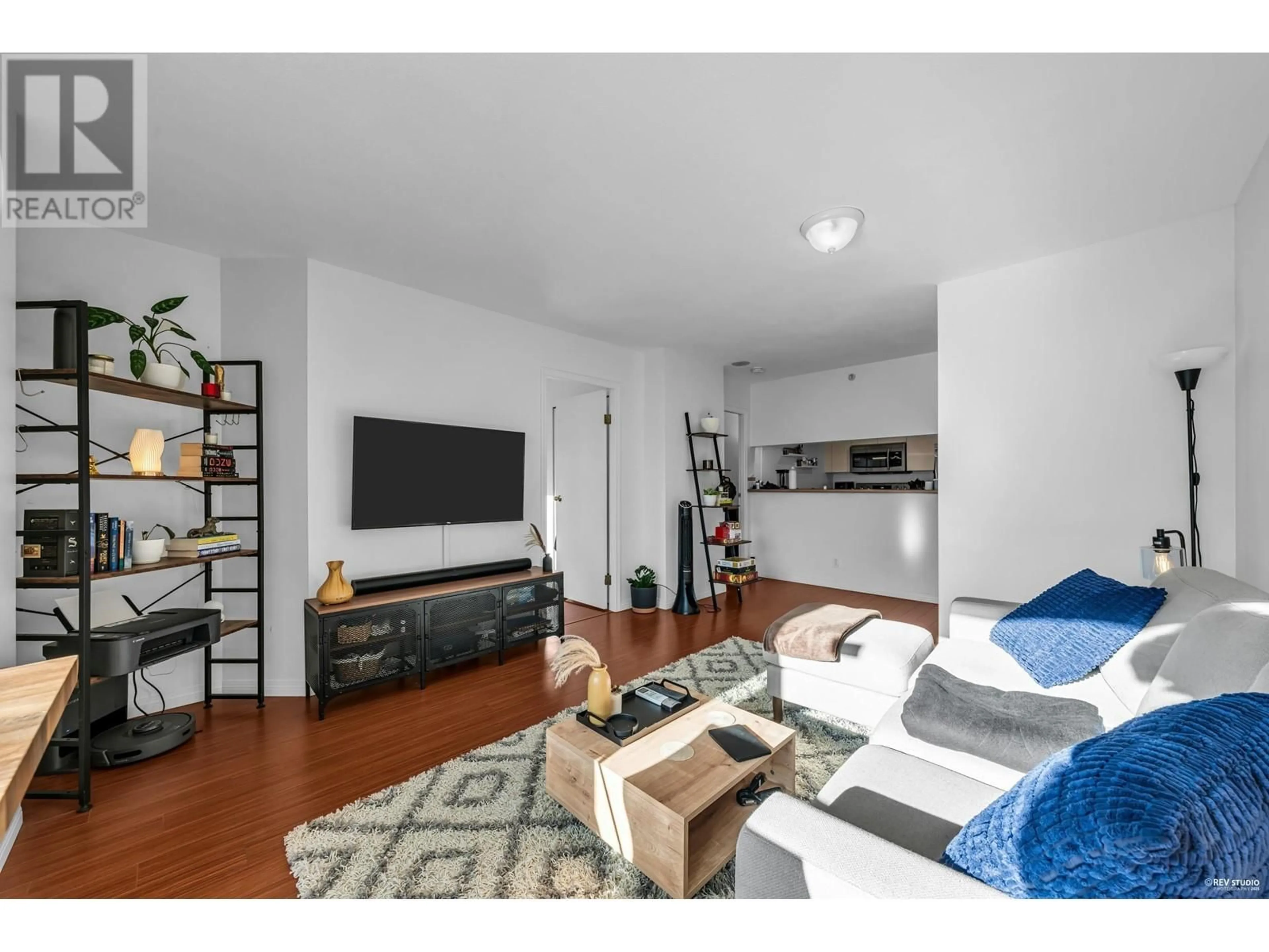 Living room with furniture, wood/laminate floor for 301 - 500 10TH AVENUE, Vancouver British Columbia V5Z4P1