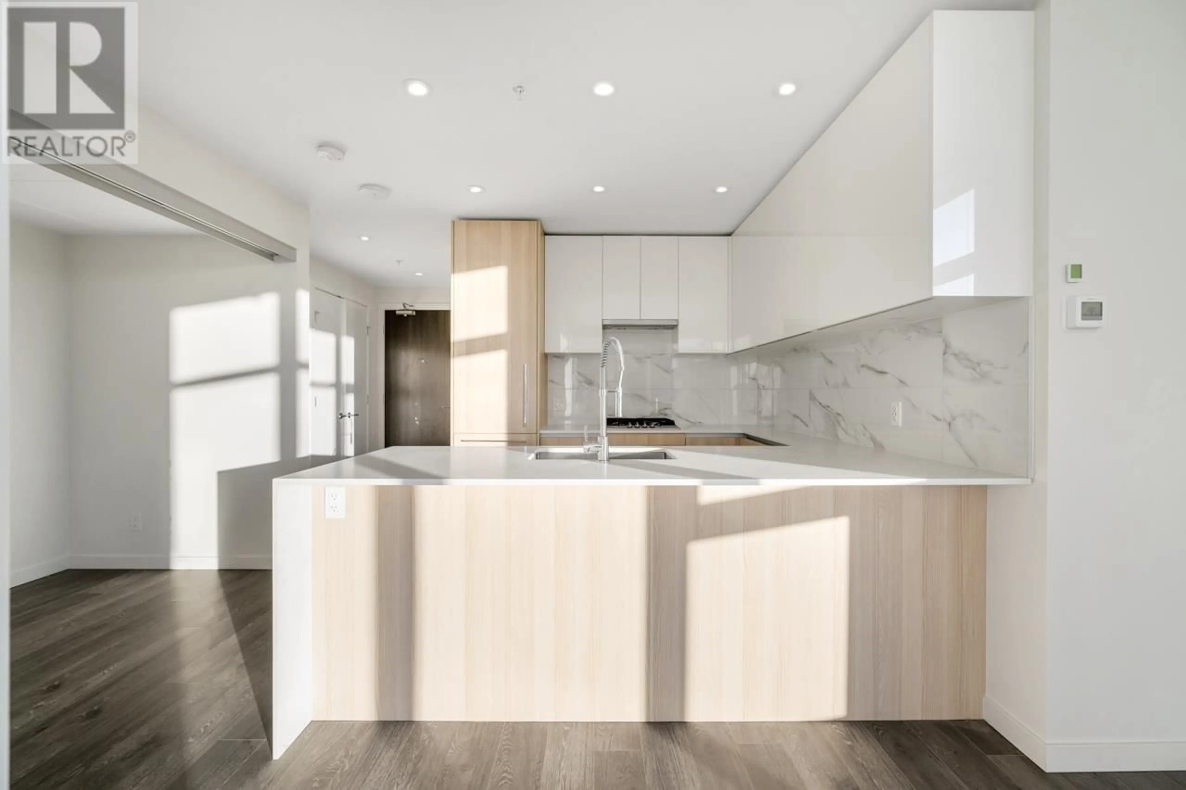 Contemporary kitchen, unknown for 1507 5333 GORING STREET, Burnaby British Columbia V5B3A2