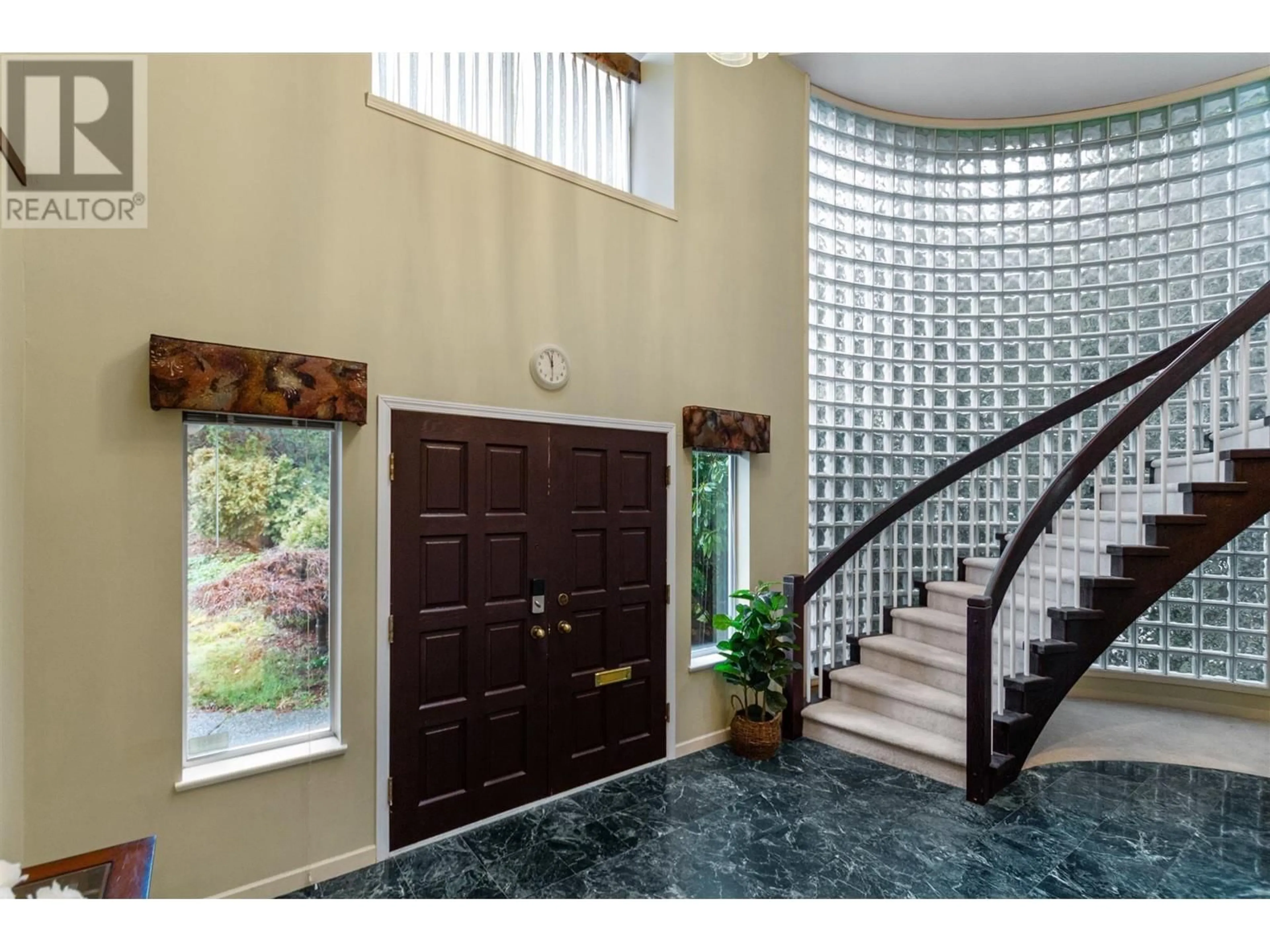 Indoor foyer for 2976 CHRISTINA PLACE, Coquitlam British Columbia V3C5Z8